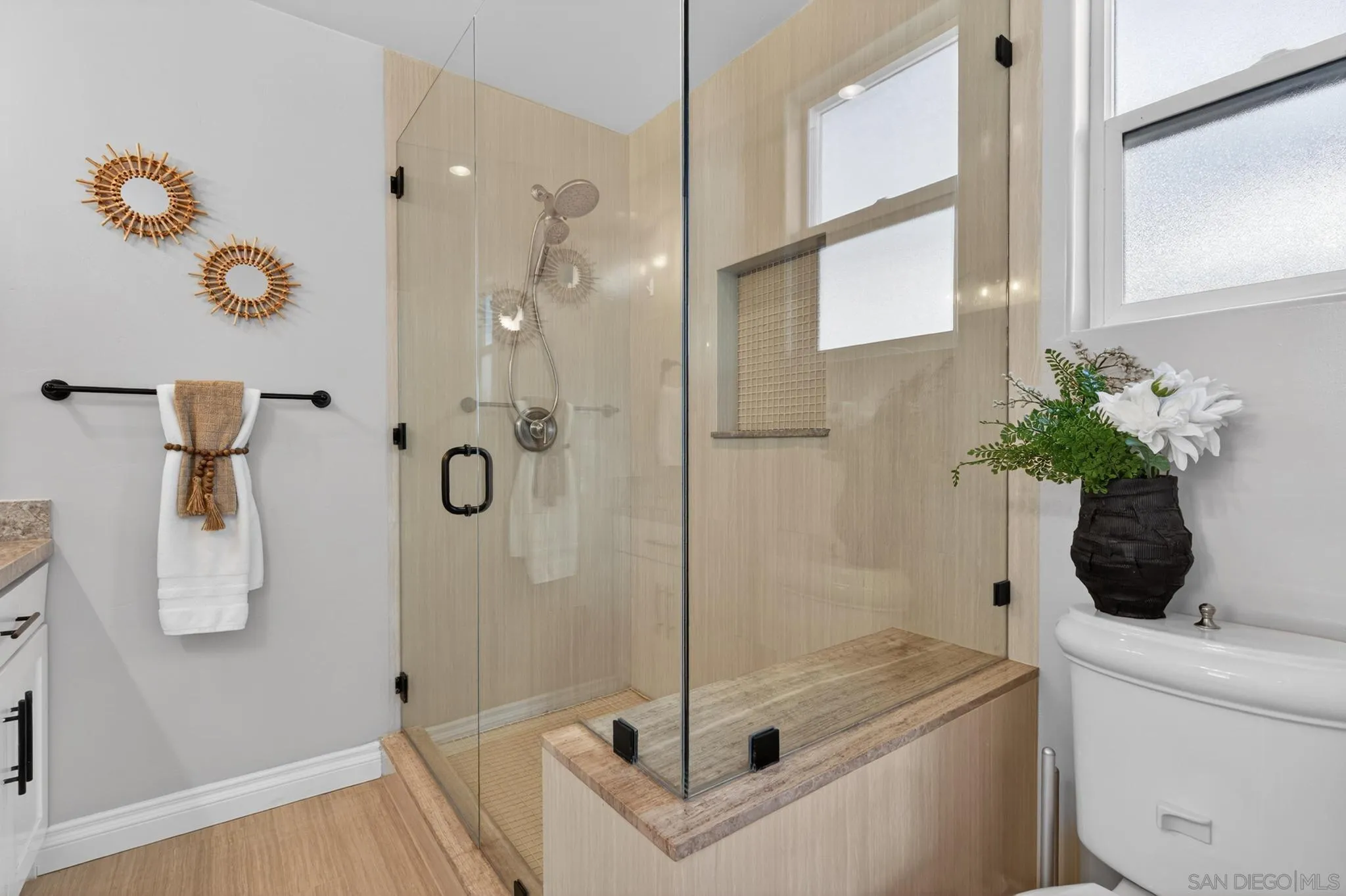 https://cdn.realtyfeed.com/cdn/127/260013010/8e61a853e606d9f3df83b8166189191b.webp