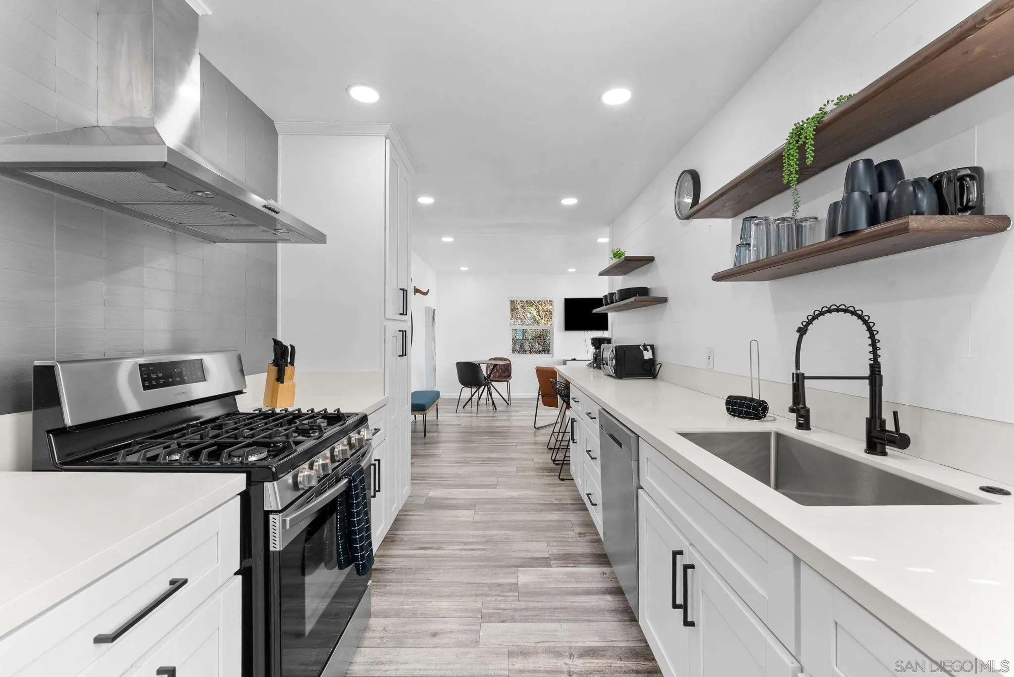 https://cdn.realtyfeed.com/cdn/127/260013032/bd2024c93b675c16d7aabfad1b8723f9.webp