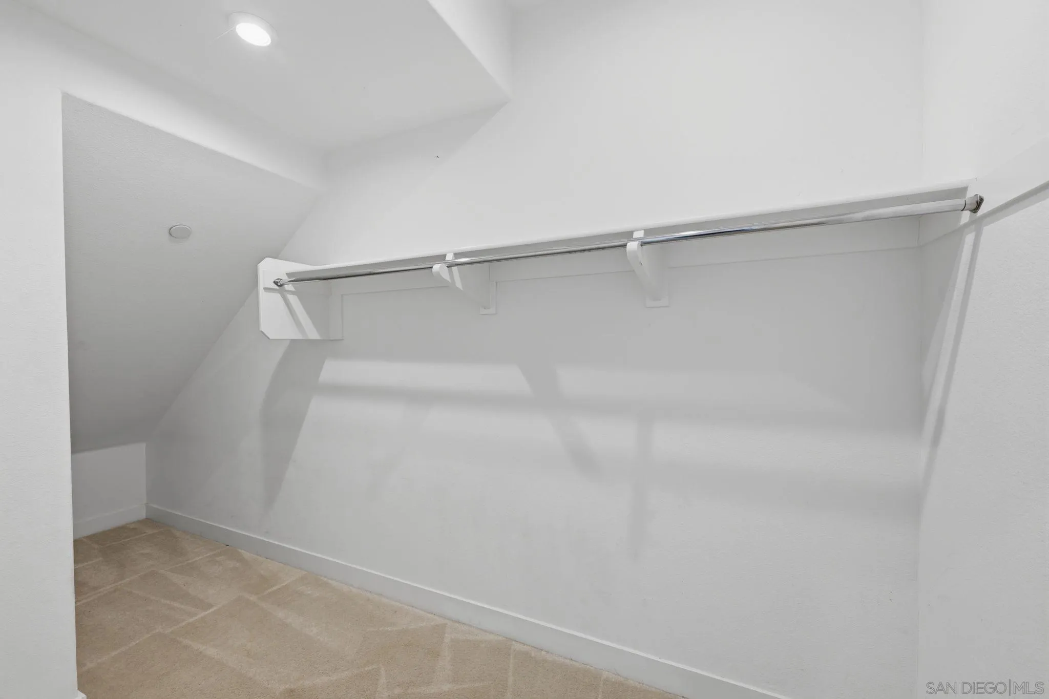 https://cdn.realtyfeed.com/cdn/127/260013044/1d39cd6c718f3068d1aaa0b164bdae7d.webp