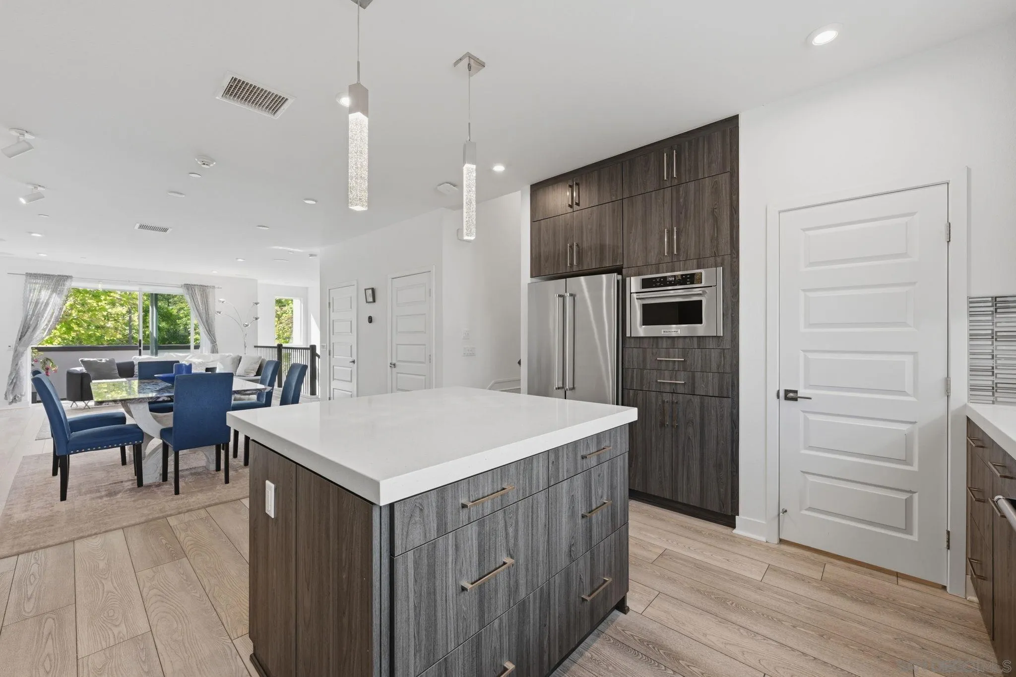 https://cdn.realtyfeed.com/cdn/127/260013044/2eed8f806033ea643bf4e9e7c2204e56.webp