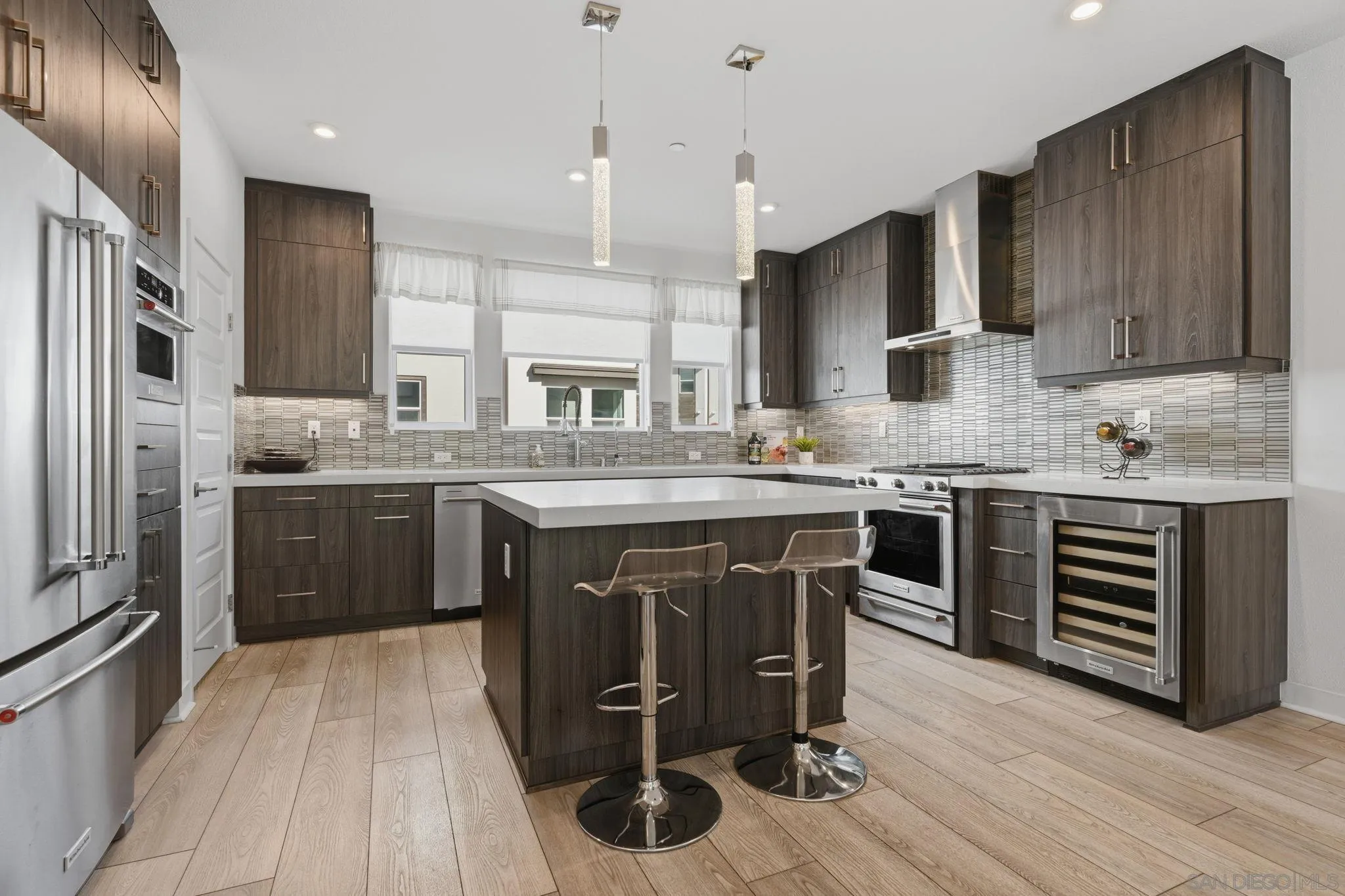 https://cdn.realtyfeed.com/cdn/127/260013044/30e8a44e25270ff3b2953dc35128c64e.webp