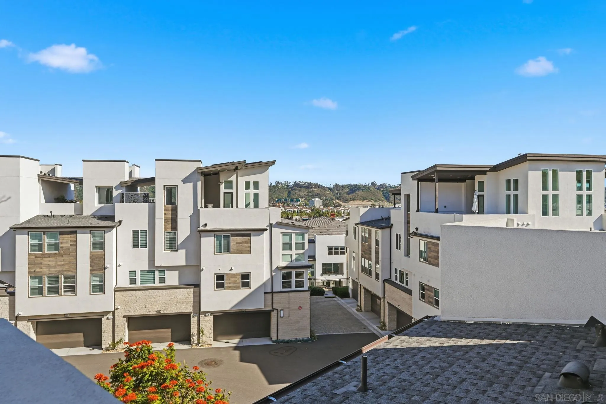 https://cdn.realtyfeed.com/cdn/127/260013044/520b2285a0e250075a61375e6cb74d0e.webp