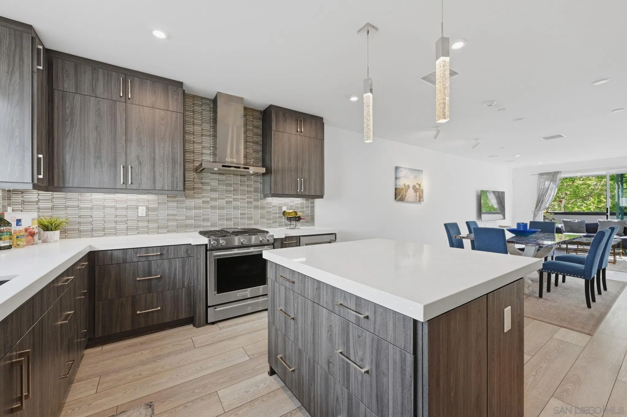https://cdn.realtyfeed.com/cdn/127/260013044/7892eb53f0f98347b63ade652f66d48c.webp