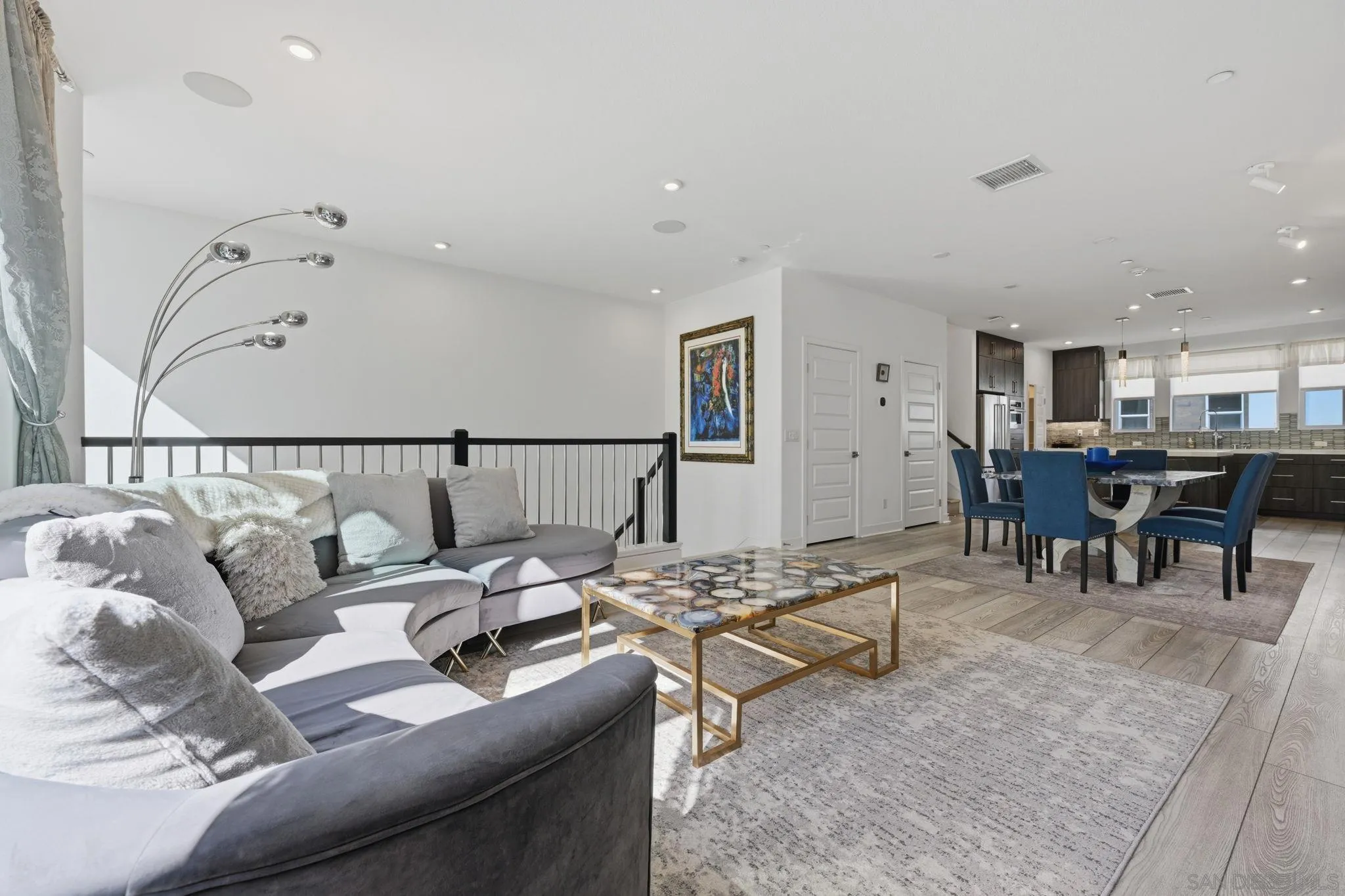 https://cdn.realtyfeed.com/cdn/127/260013044/855267d3b72836f610993ad17acc2aa3.webp