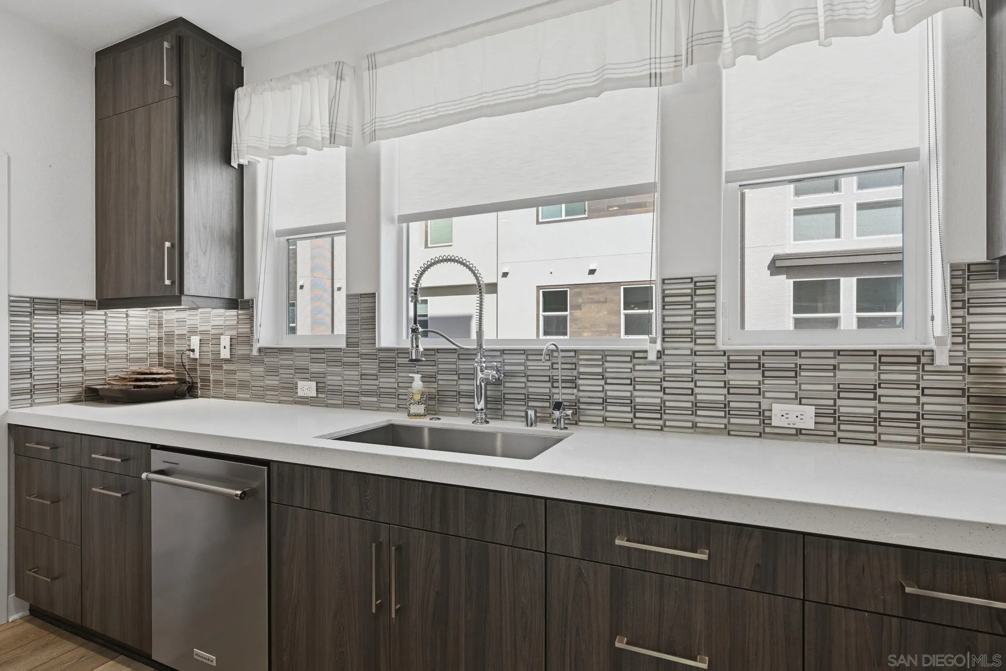 https://cdn.realtyfeed.com/cdn/127/260013044/c132b752671e74a22f2d4faf7185d238.webp