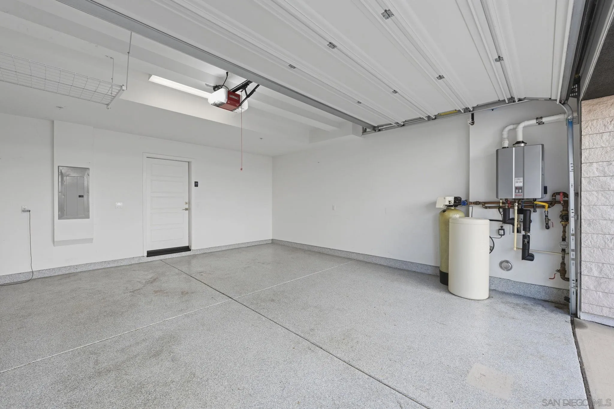 https://cdn.realtyfeed.com/cdn/127/260013044/c5b7f8af72fdd763dd3badfa5ccbc803.webp