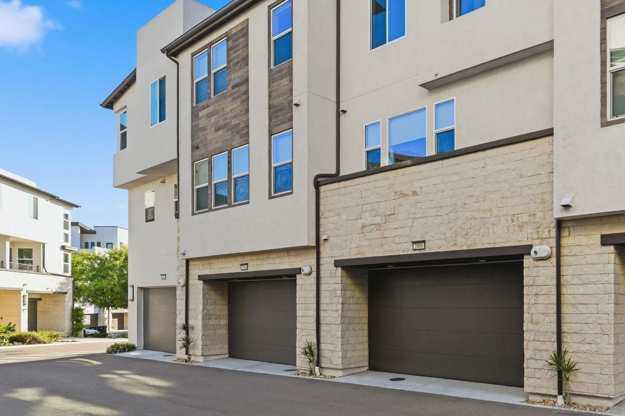 https://cdn.realtyfeed.com/cdn/127/260013044/fea589da29433931b7e47d30321979c0.webp