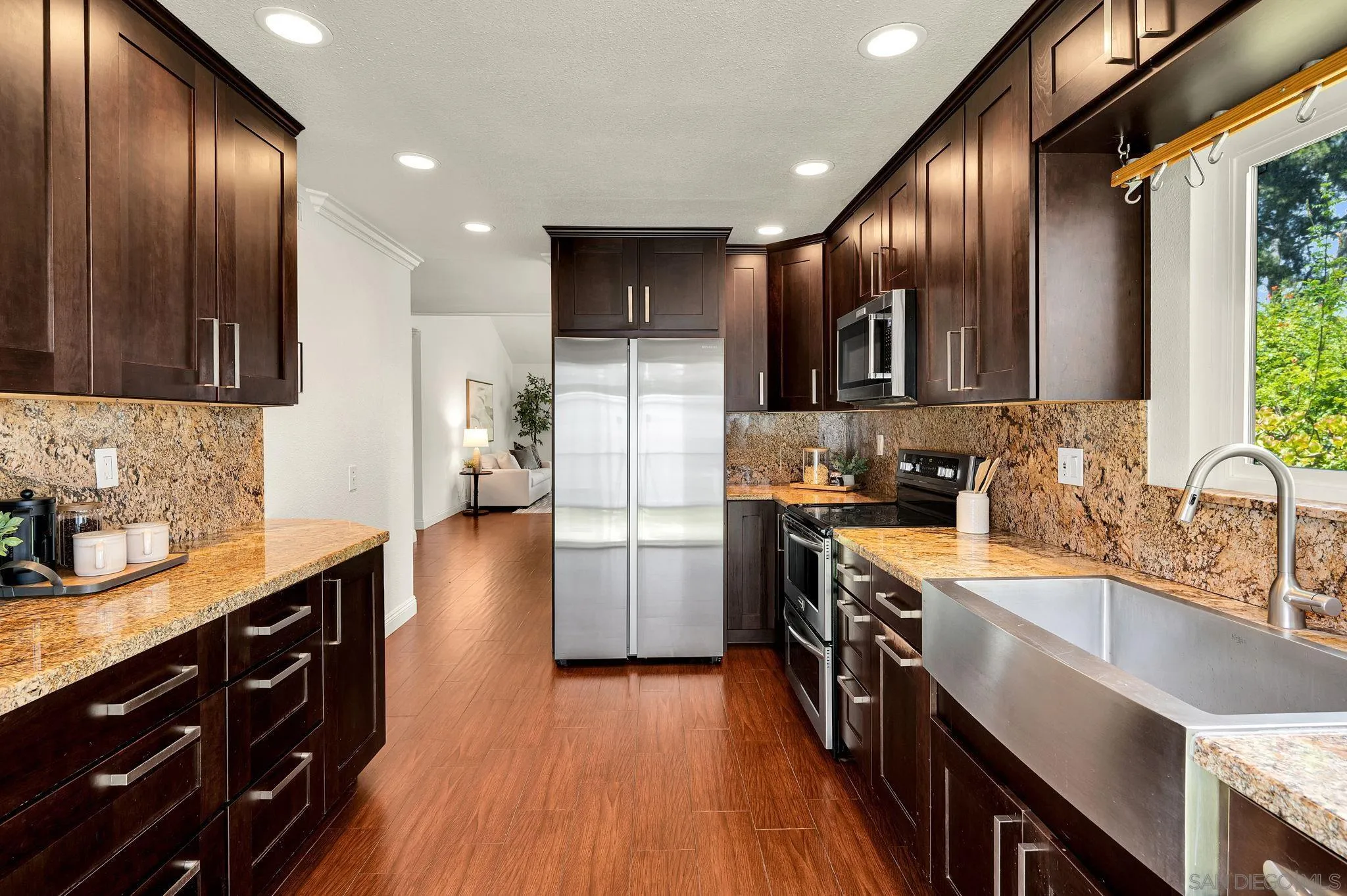 https://cdn.realtyfeed.com/cdn/127/260013051/83dd3be4acffcc06a671d7a39a2eef67.webp