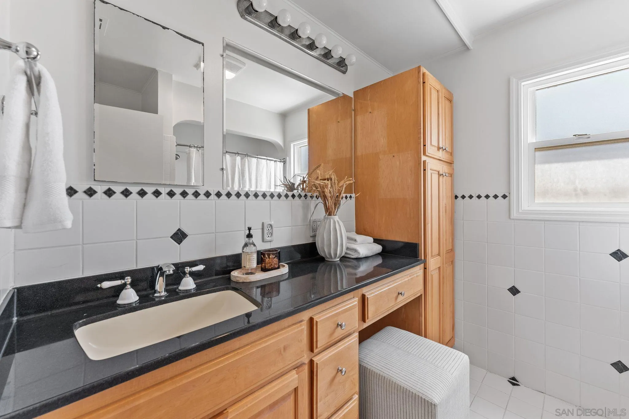 https://cdn.realtyfeed.com/cdn/127/260013057/1731d56be3b9e72f8e22f70dd4d5b8f6.webp