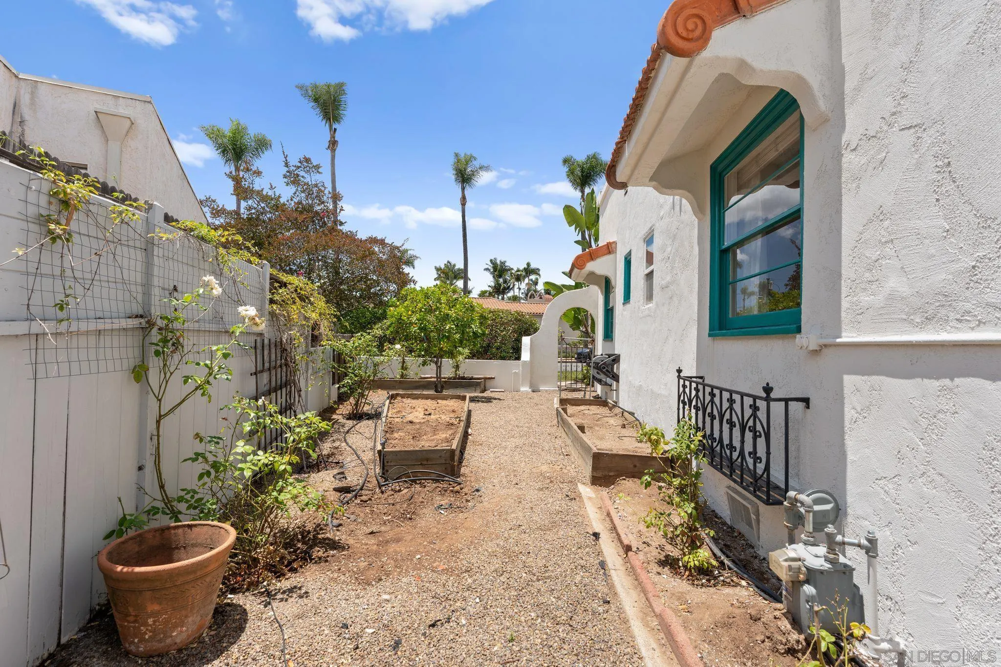 https://cdn.realtyfeed.com/cdn/127/260013057/3cfe584c3c429448b7fab59050785a48.webp