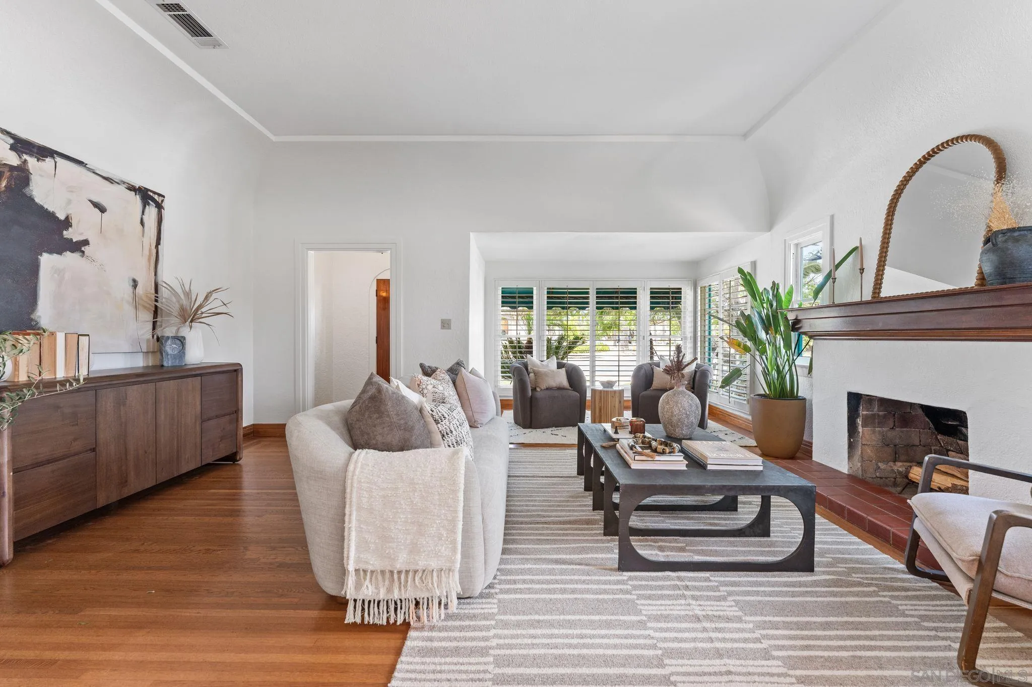 https://cdn.realtyfeed.com/cdn/127/260013057/565ad62ca44bc9a882a98ce8b2b1f0d3.webp