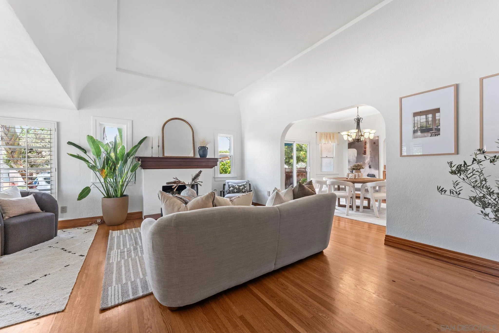 https://cdn.realtyfeed.com/cdn/127/260013057/7a5c5753fe1fb33e9961b92c417cdcc3.webp