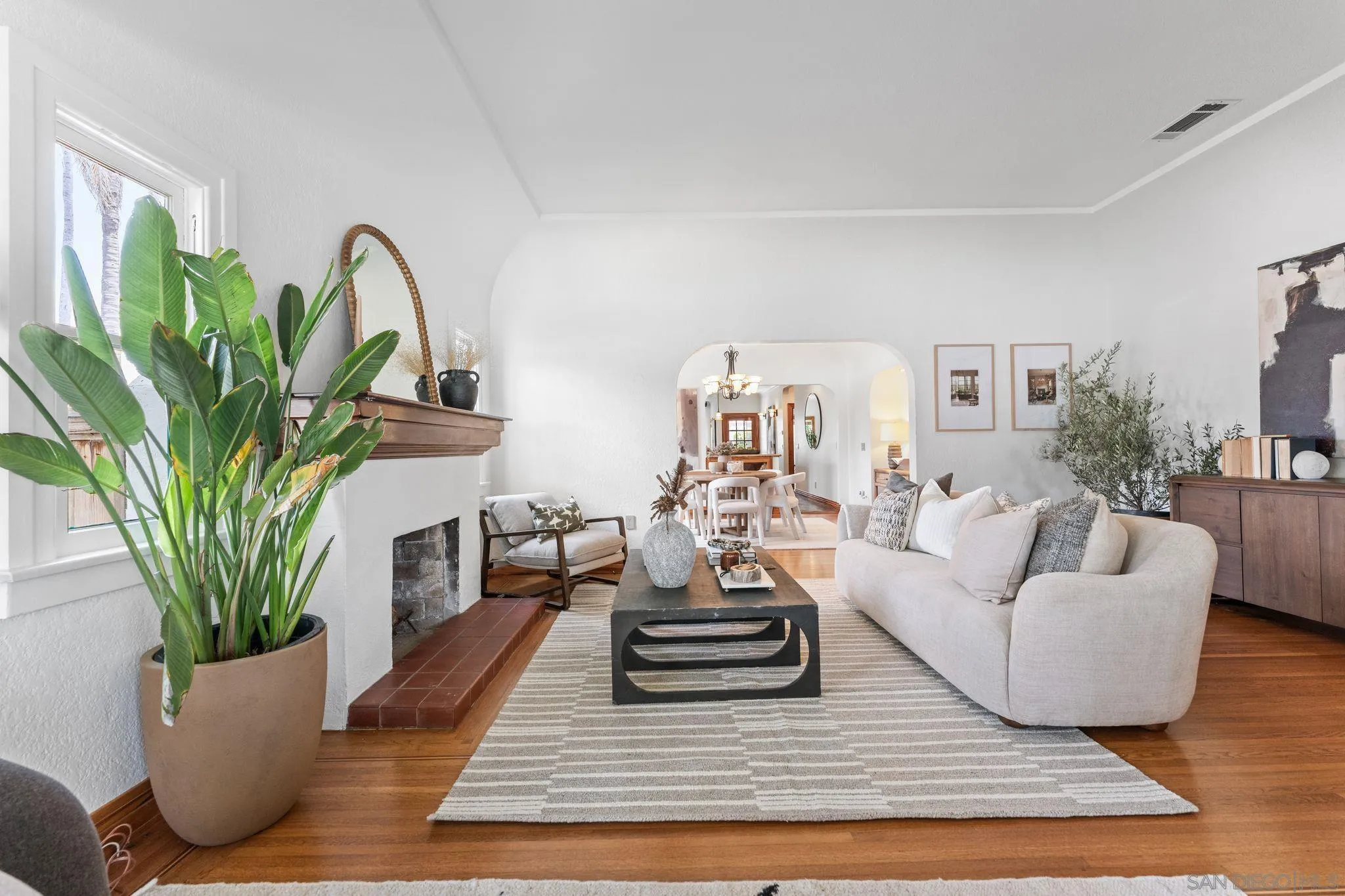 https://cdn.realtyfeed.com/cdn/127/260013057/dd6471d4362e7f755f5e88ffe94e1355.webp