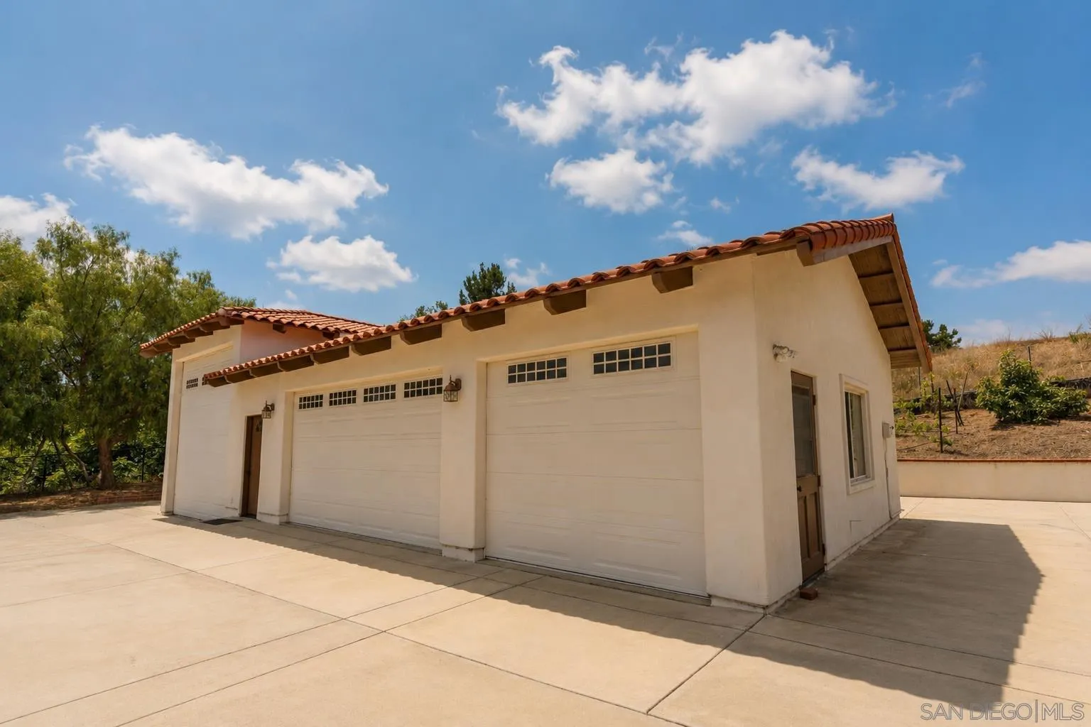 https://cdn.realtyfeed.com/cdn/127/260013059/0d4e6408992de9bf73287d3222fe288b.webp