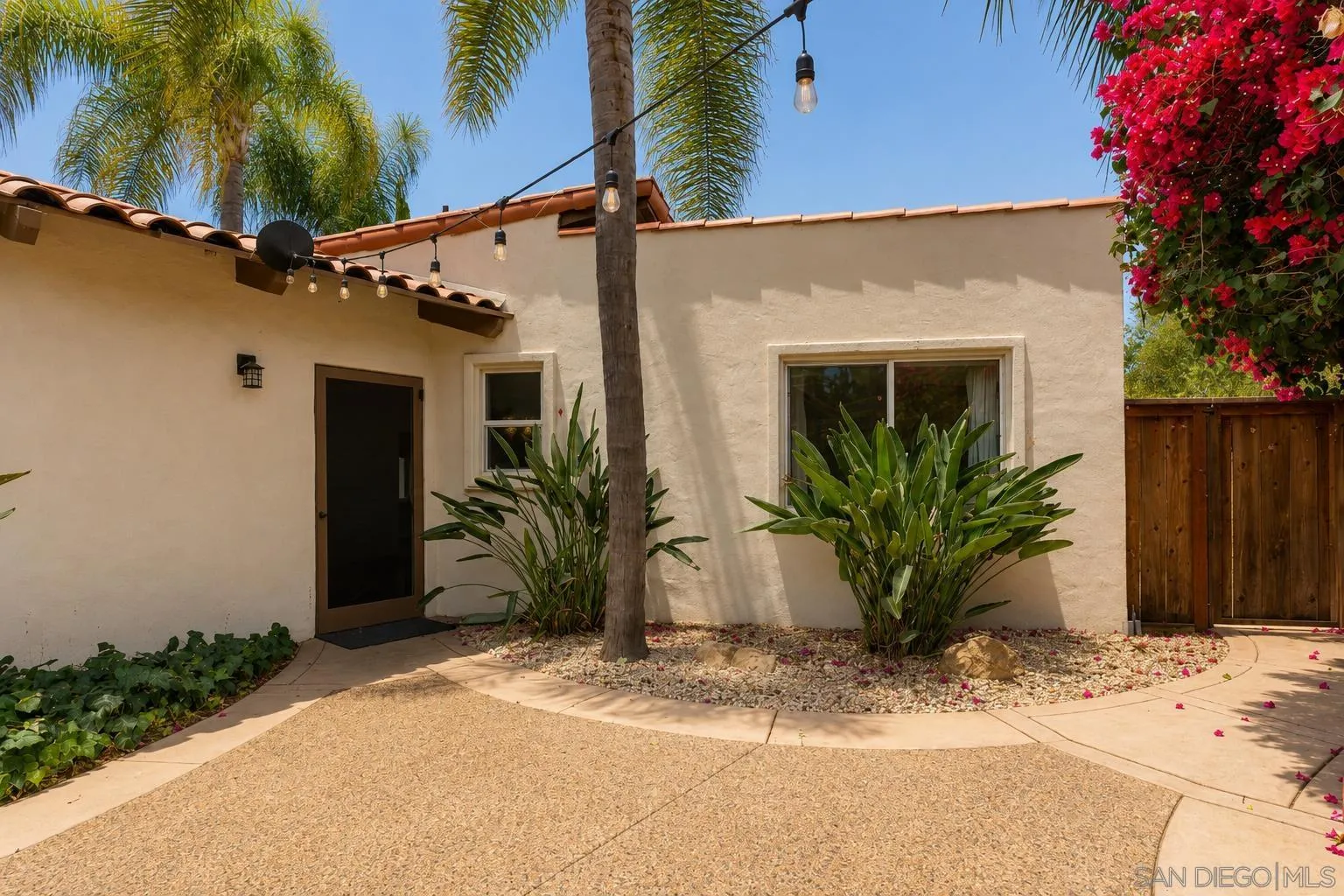 https://cdn.realtyfeed.com/cdn/127/260013059/256cfdb1b92f34b59a02e6ed96f7cfdc.webp