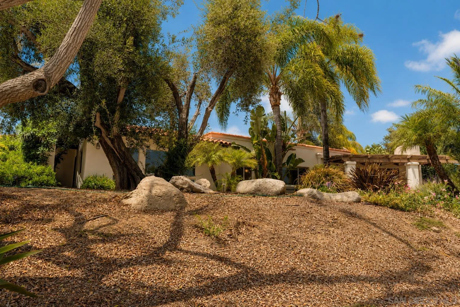 https://cdn.realtyfeed.com/cdn/127/260013059/41f64df7abd9058348fccfda49556174.webp