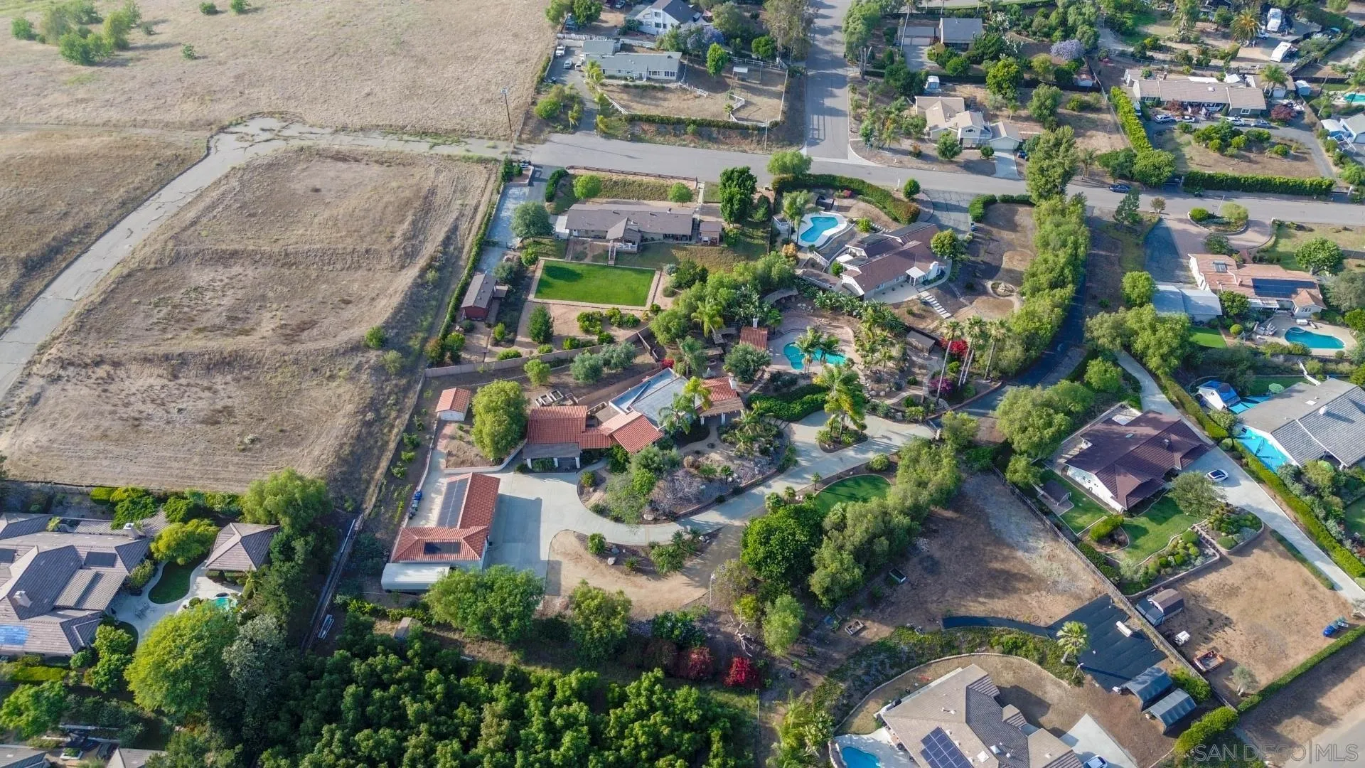 https://cdn.realtyfeed.com/cdn/127/260013059/886fa16973b8a9b075d5c7060da23a14.webp