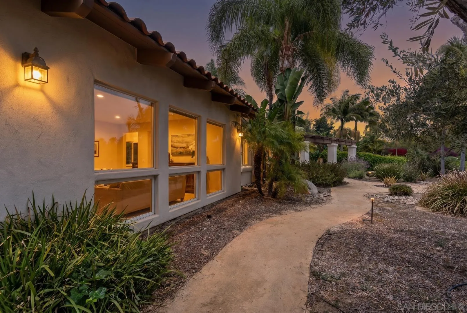 https://cdn.realtyfeed.com/cdn/127/260013059/a0118d69c514b8e927ed4cc5ad7cc0ee.webp