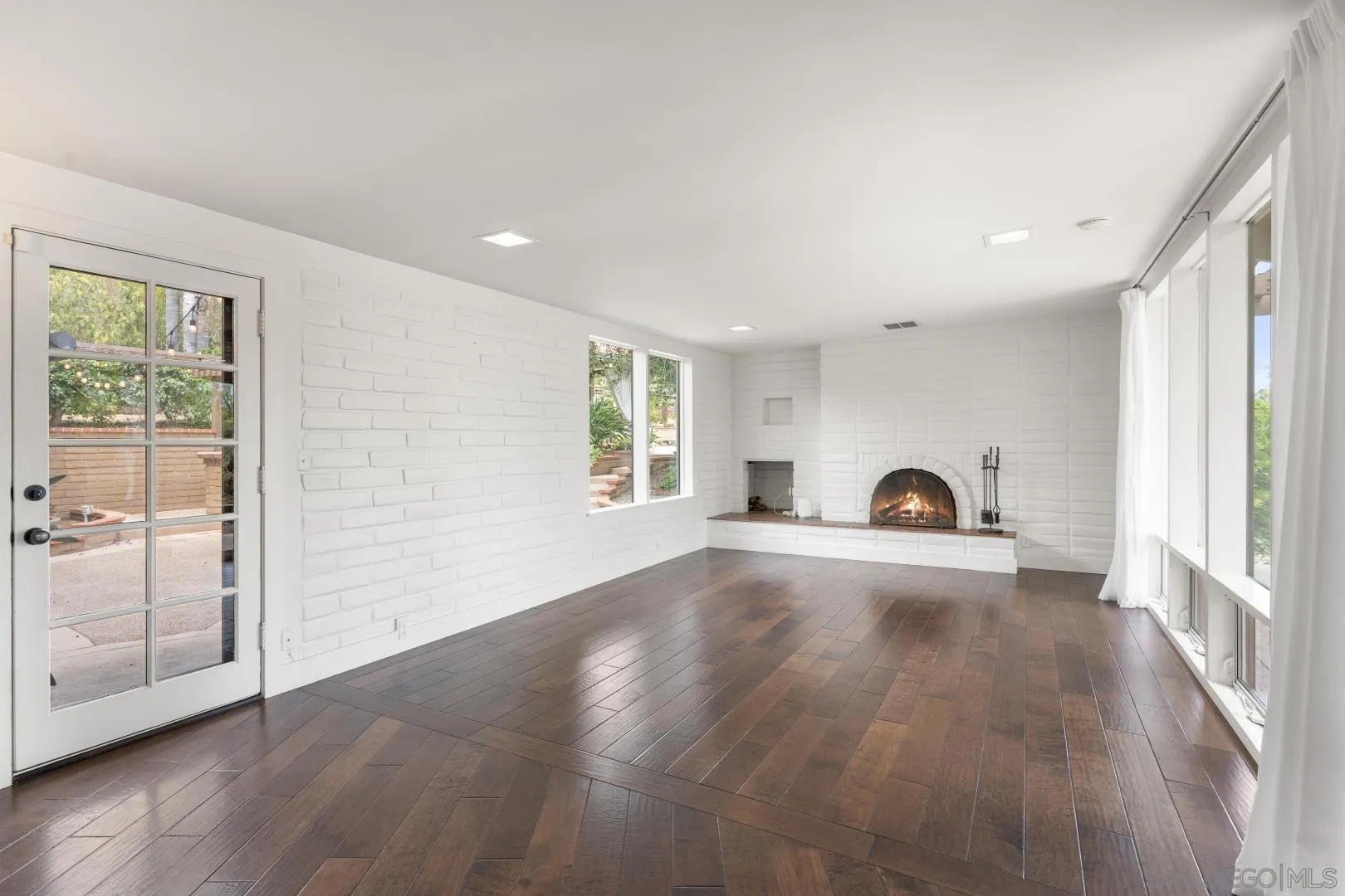 https://cdn.realtyfeed.com/cdn/127/260013059/ba2bb3ae4ebe45ddd37074b02b94f558.webp