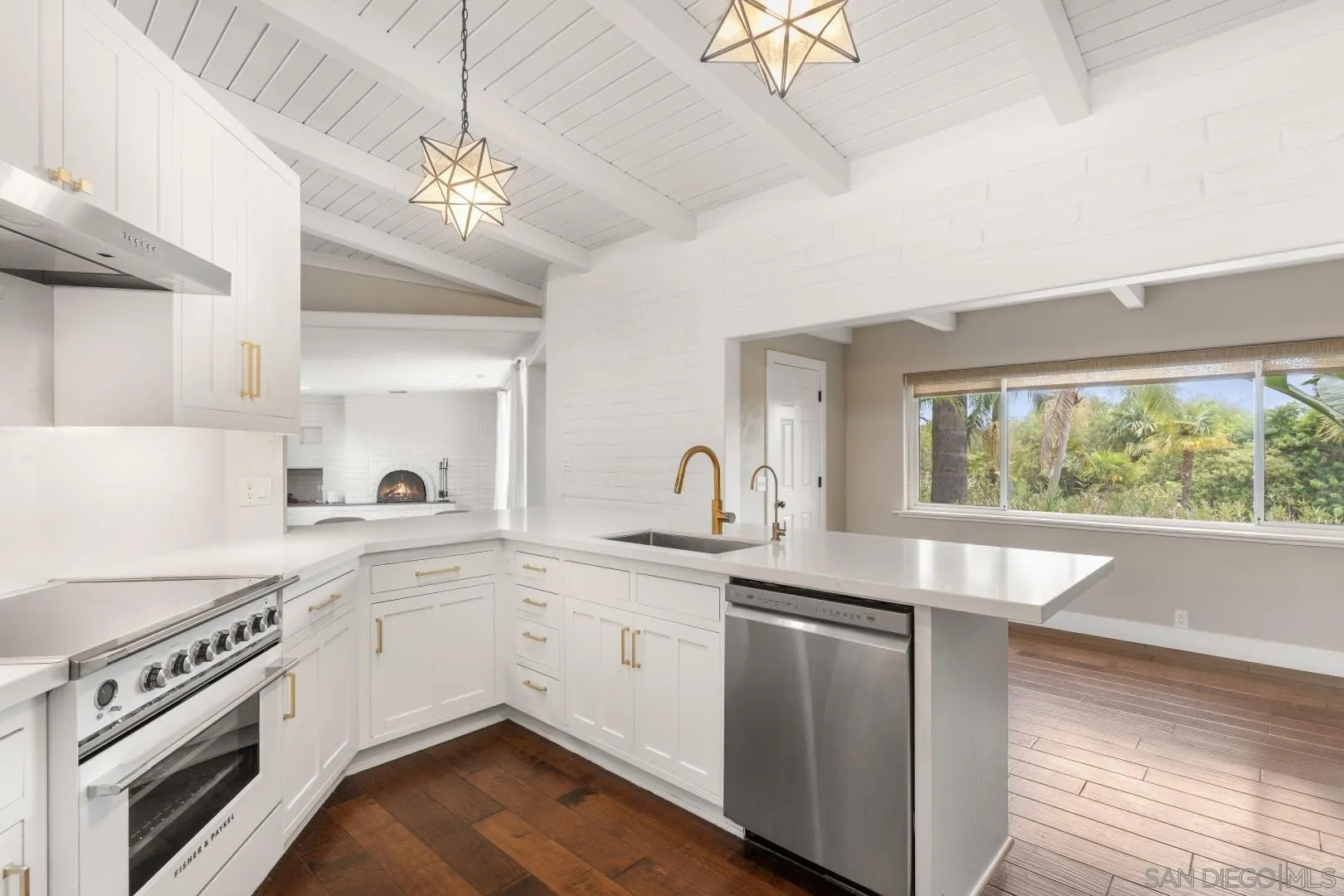 https://cdn.realtyfeed.com/cdn/127/260013059/c97a7dffa8f9a60618356ee956c7f6d0.webp