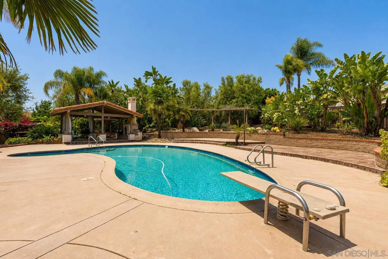 https://cdn.realtyfeed.com/cdn/127/260013059/ef45106528b2b31736e8229803e70045.webp