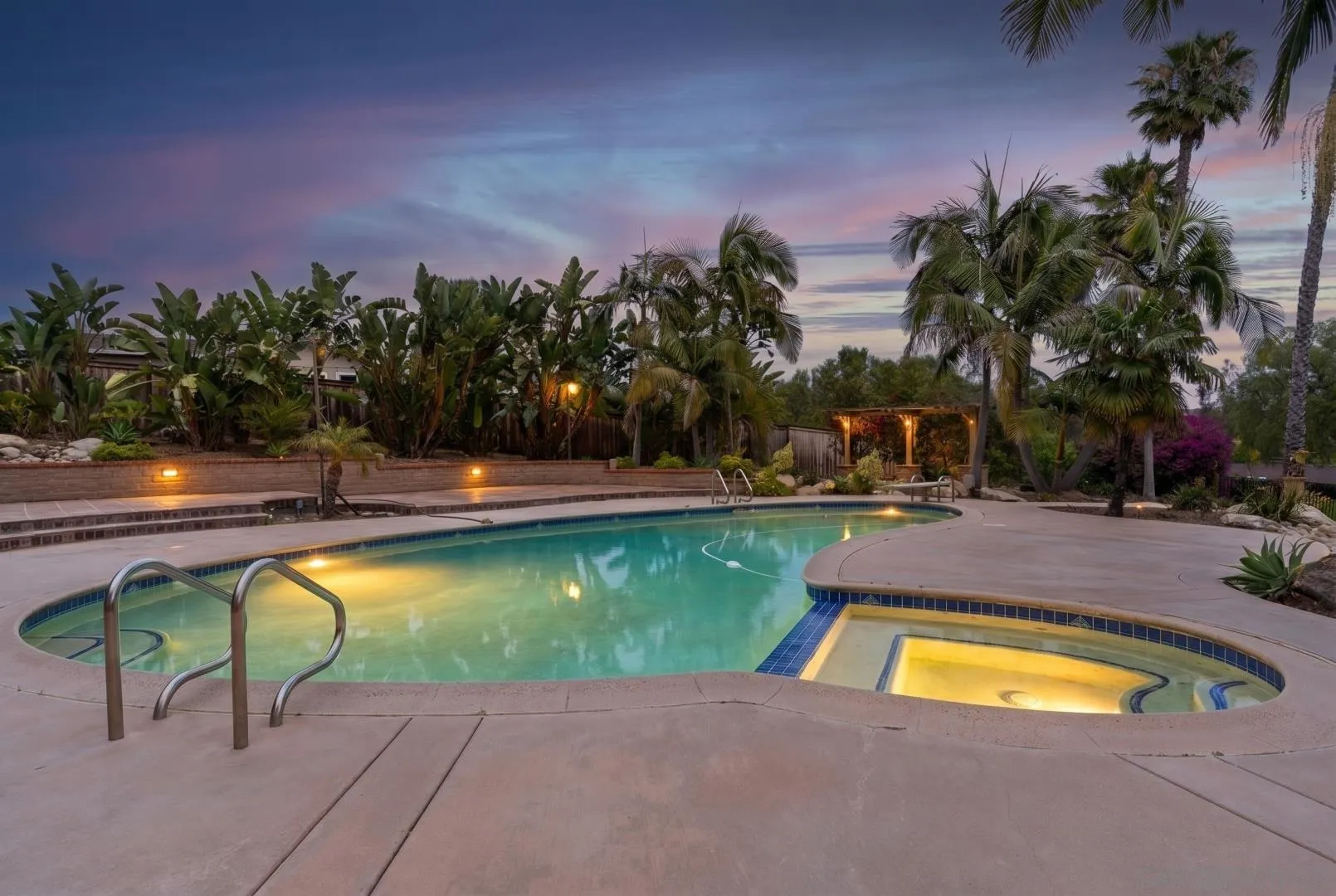 https://cdn.realtyfeed.com/cdn/127/260013059/f8b393644af47f0237ce46fc4ff3764e.webp