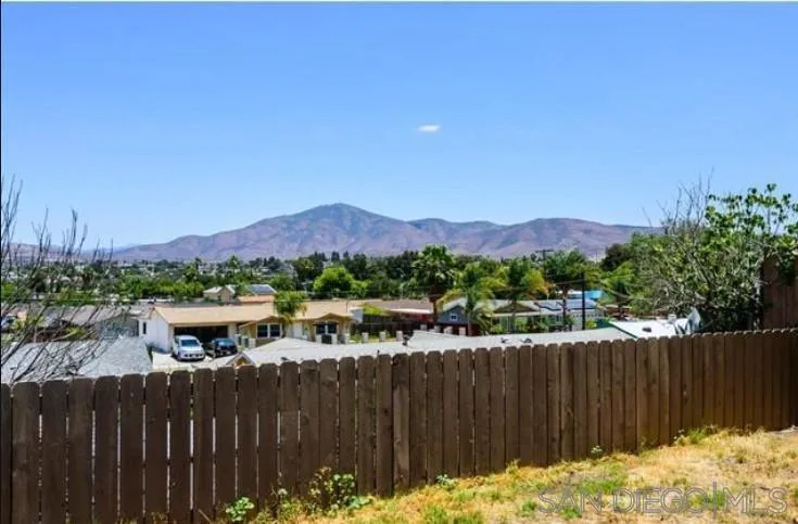 https://cdn.realtyfeed.com/cdn/127/260013062/cf9f41bf8eb30d66b69145d9cd0a712a.webp