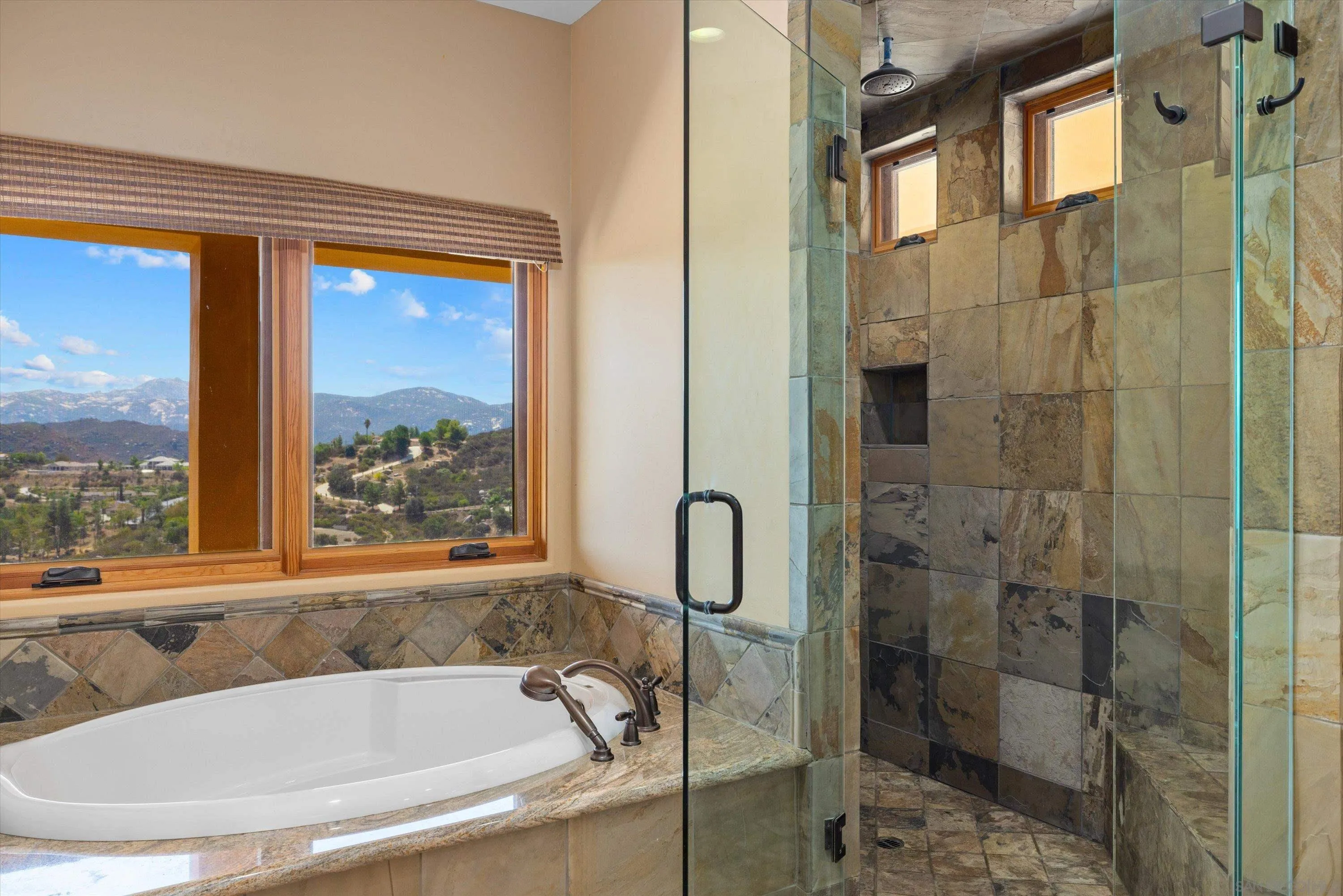https://cdn.realtyfeed.com/cdn/127/260013069/122fa595e72a6c5d8aa0fb62f539c73c.webp