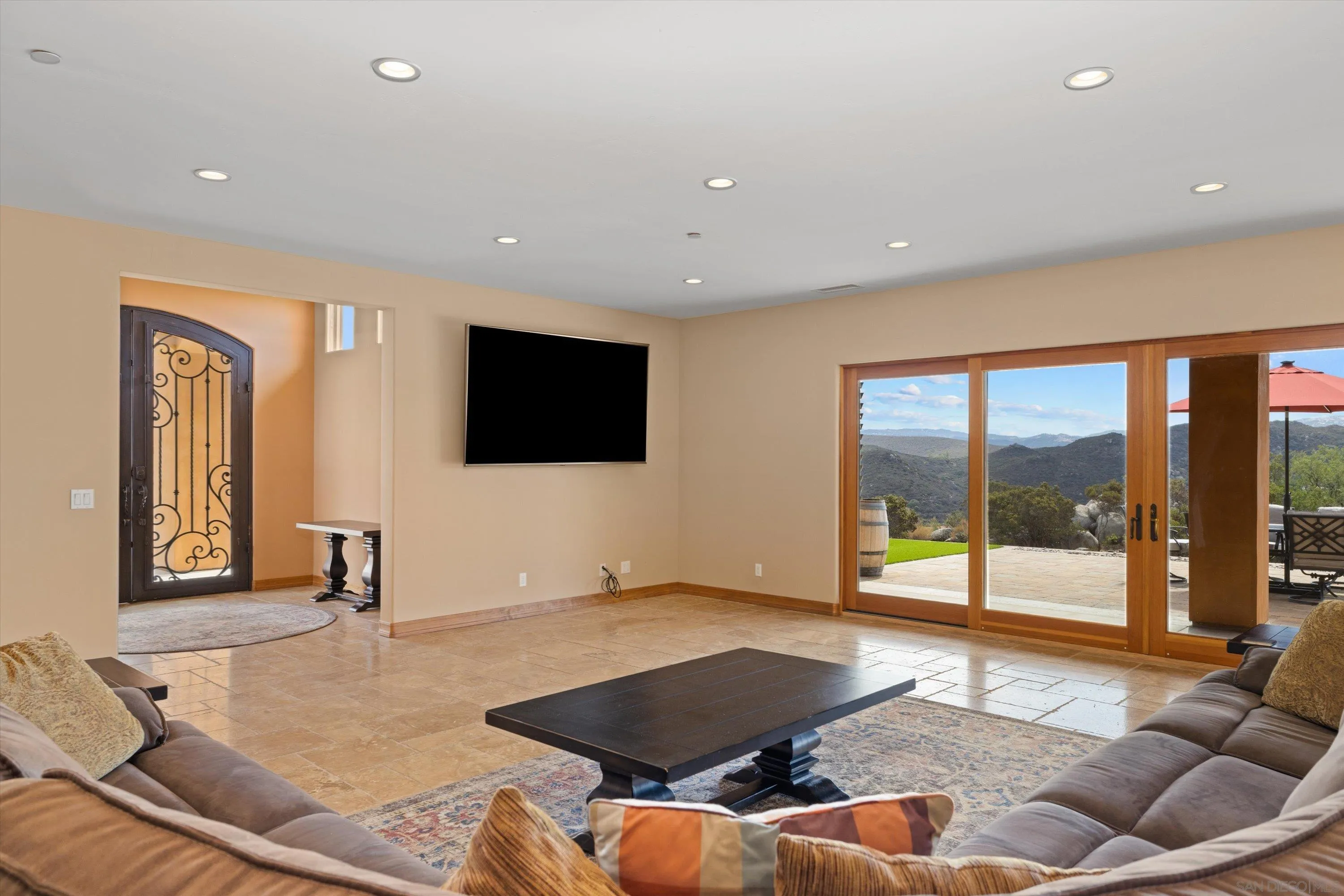 https://cdn.realtyfeed.com/cdn/127/260013069/4b122a409bf3f633a574bb7749f3b51b.webp
