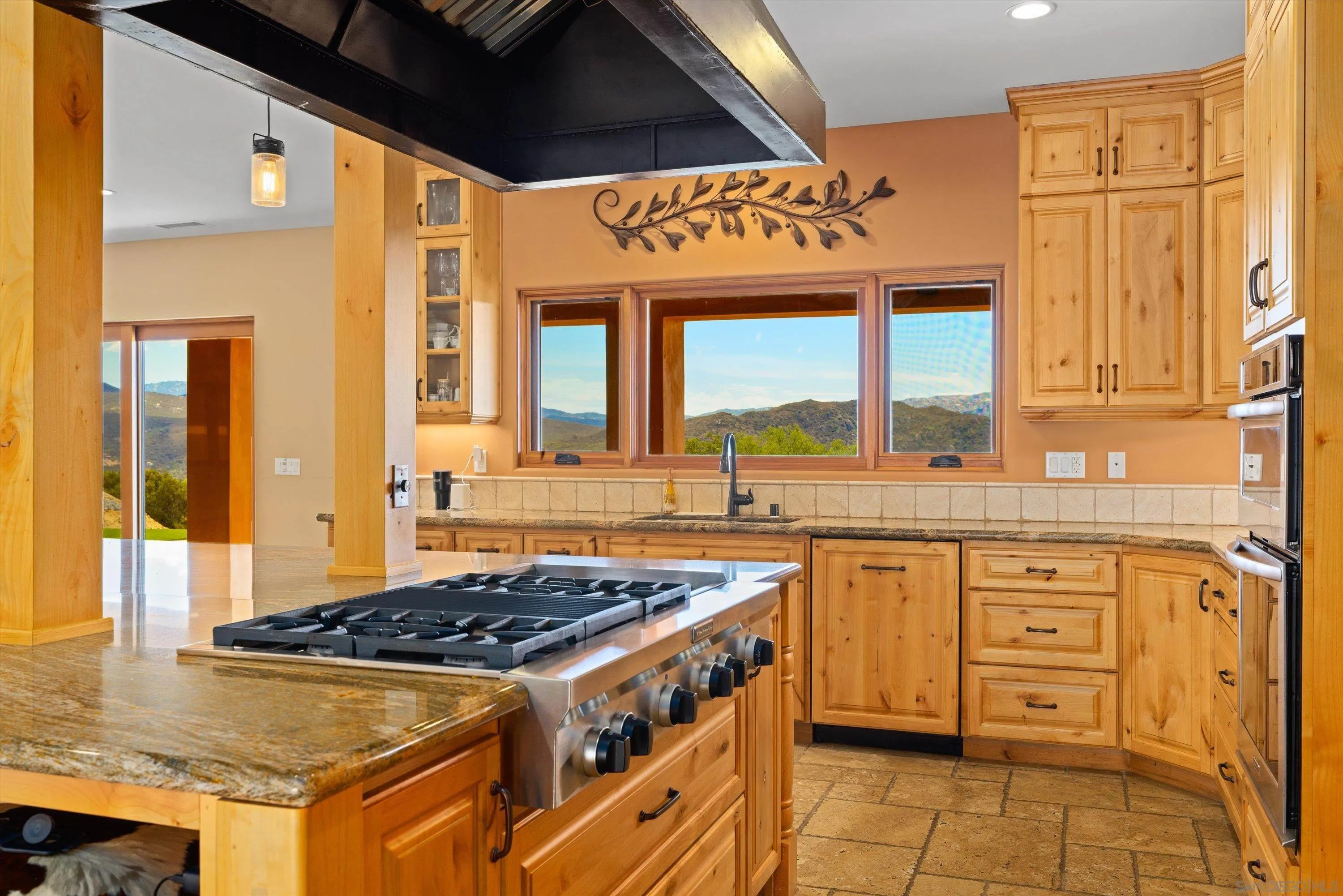 https://cdn.realtyfeed.com/cdn/127/260013069/5507574777b5f37e704327dfe555031b.webp