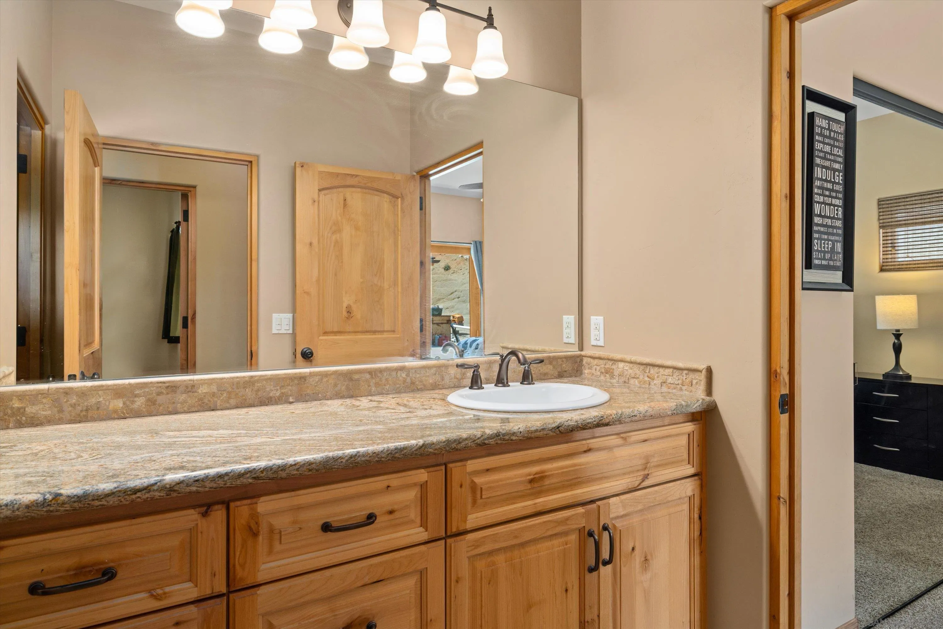 https://cdn.realtyfeed.com/cdn/127/260013069/712045fb209c3dad3b53acd8385fc812.webp