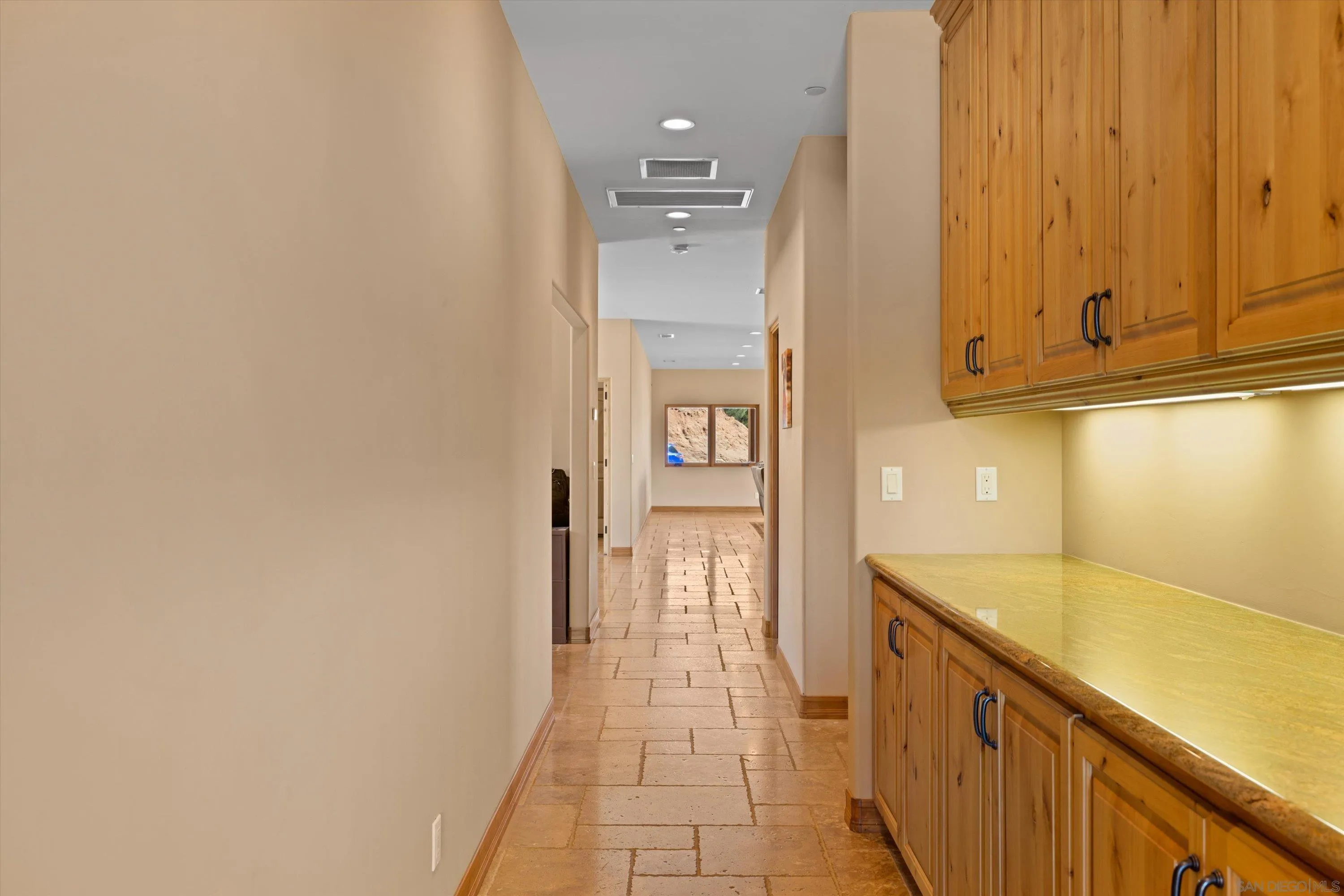 https://cdn.realtyfeed.com/cdn/127/260013069/abd795c99692cd1b470073432d9c31b8.webp
