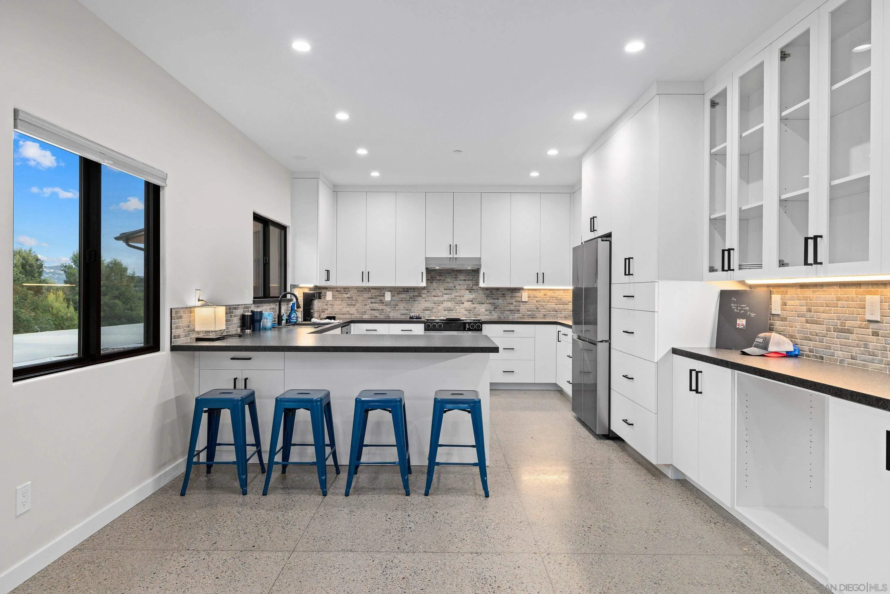 https://cdn.realtyfeed.com/cdn/127/260013069/d7d6e3f0053c1f4c1f99110302cb88c4.webp