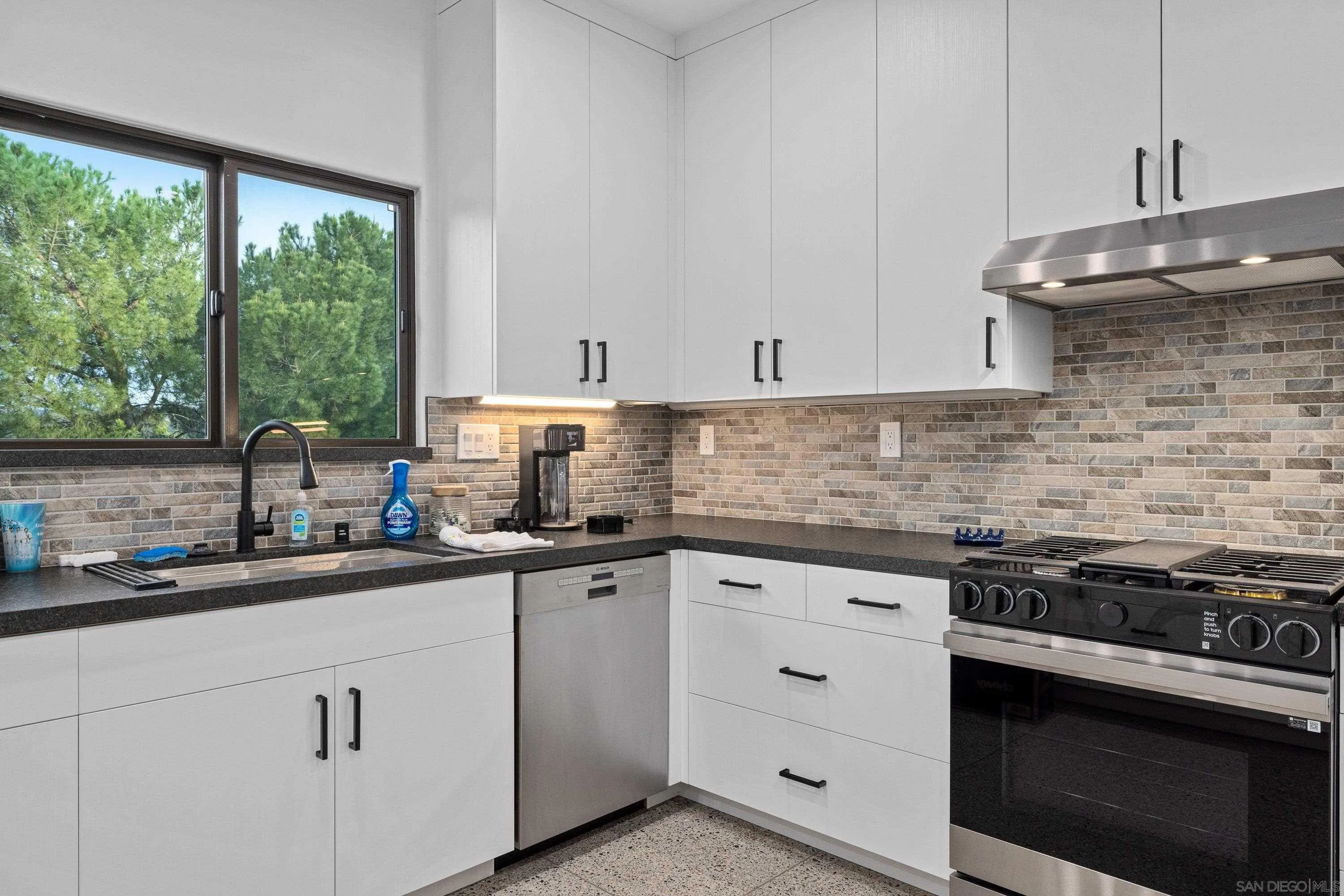 https://cdn.realtyfeed.com/cdn/127/260013069/ede0d532bdcbea7ecfe1f908b4d6bb12.webp