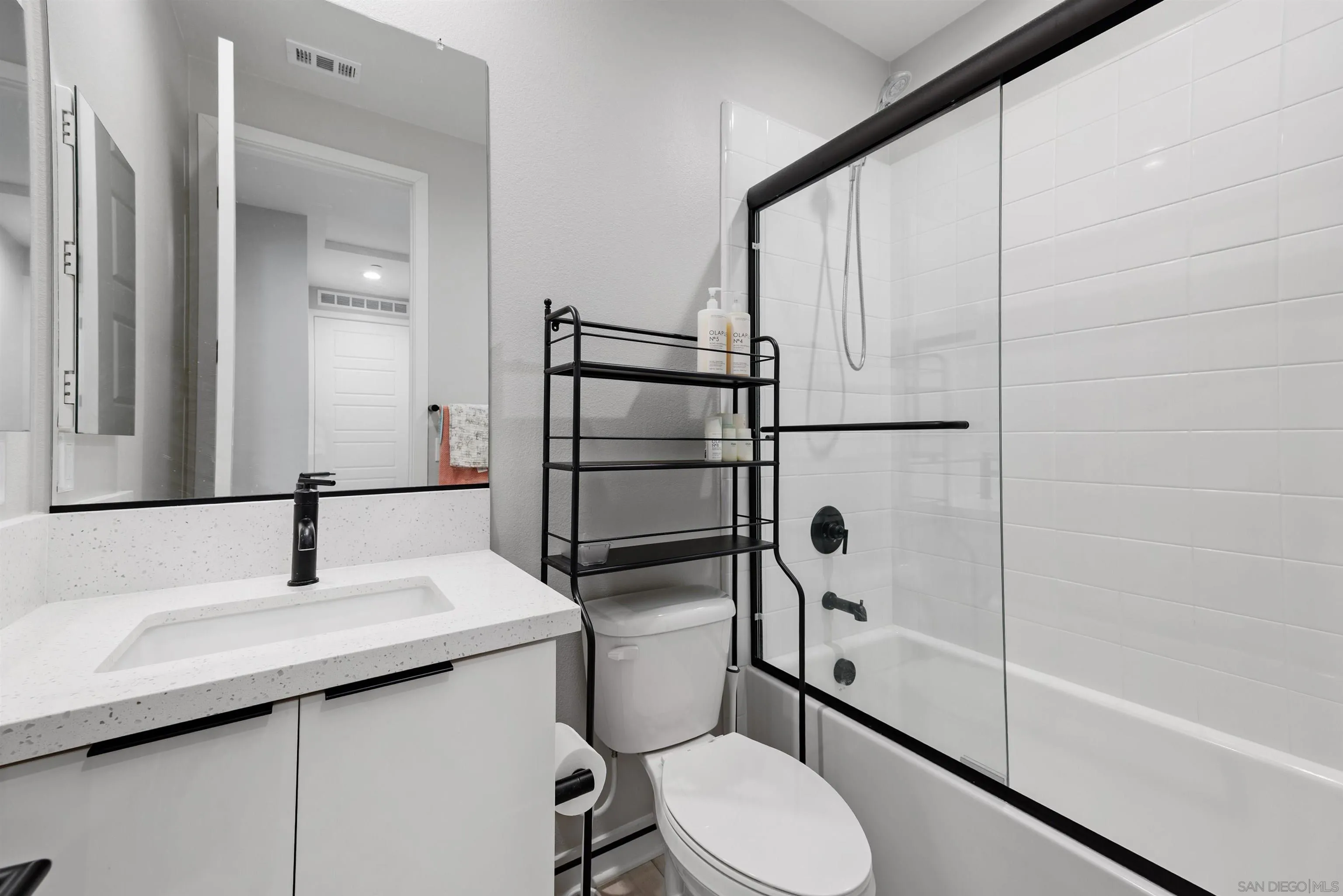Photo #12: 260013071 Listing: Photo #12