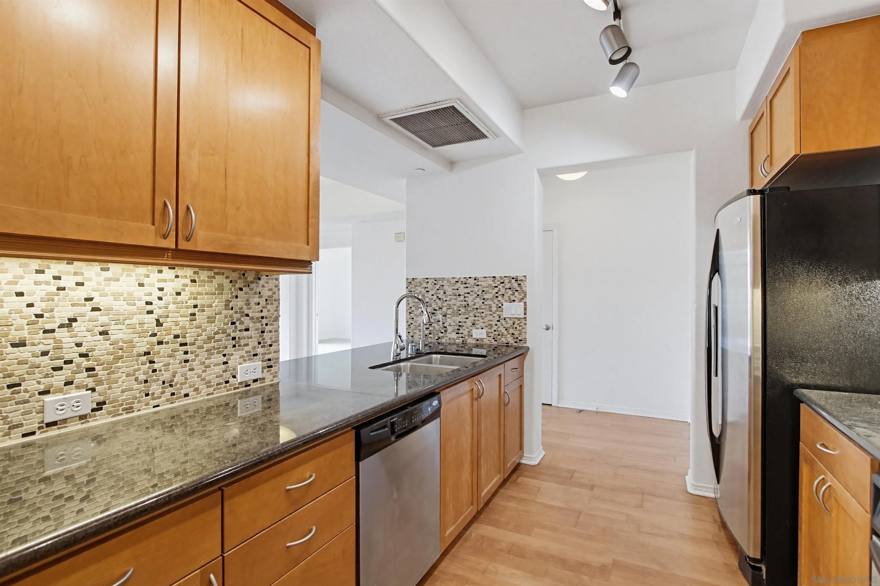 Photo #8: 260013073 Listing: Photo #8