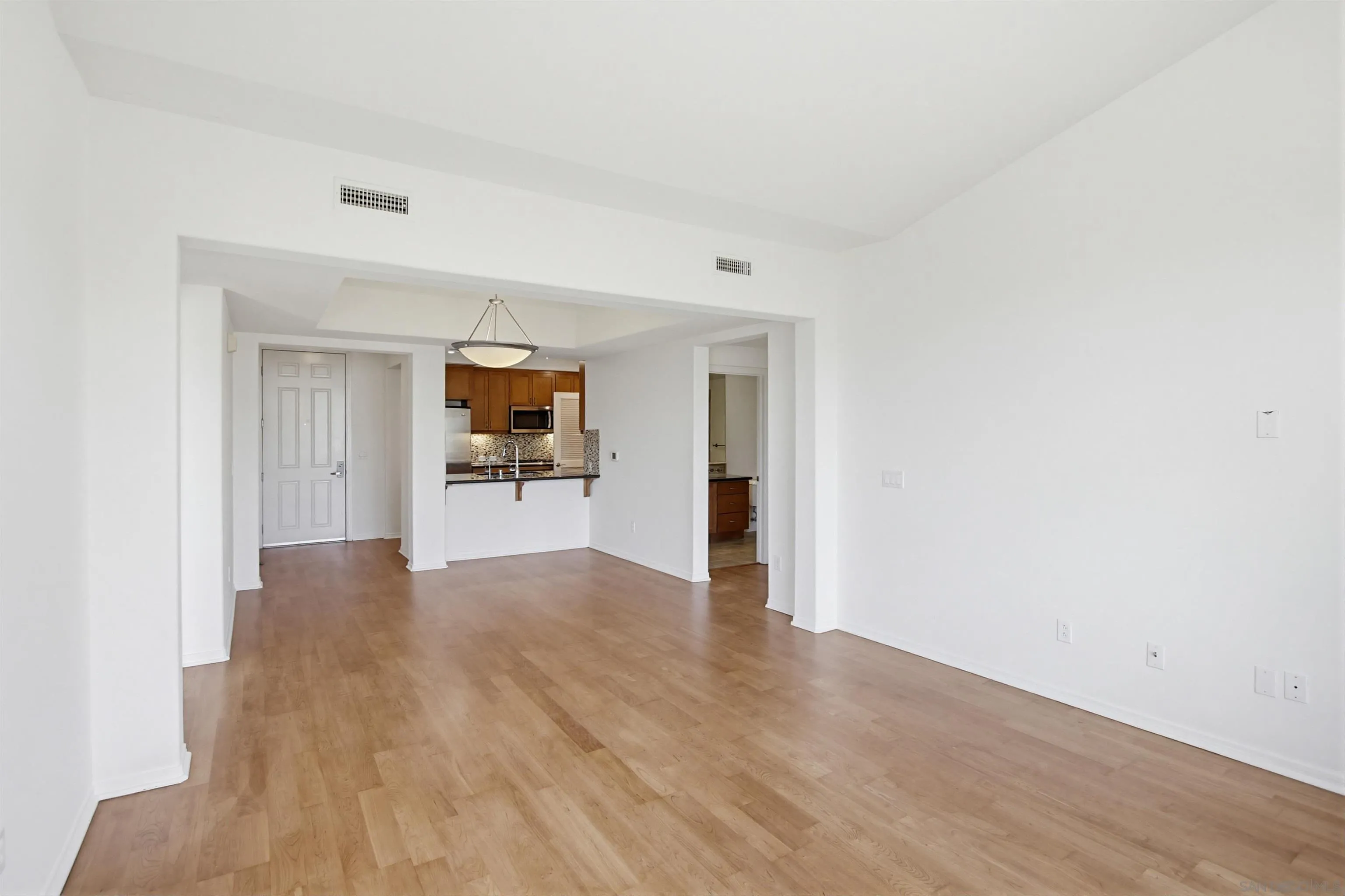 Photo #5: 260013073 Listing: Photo #5