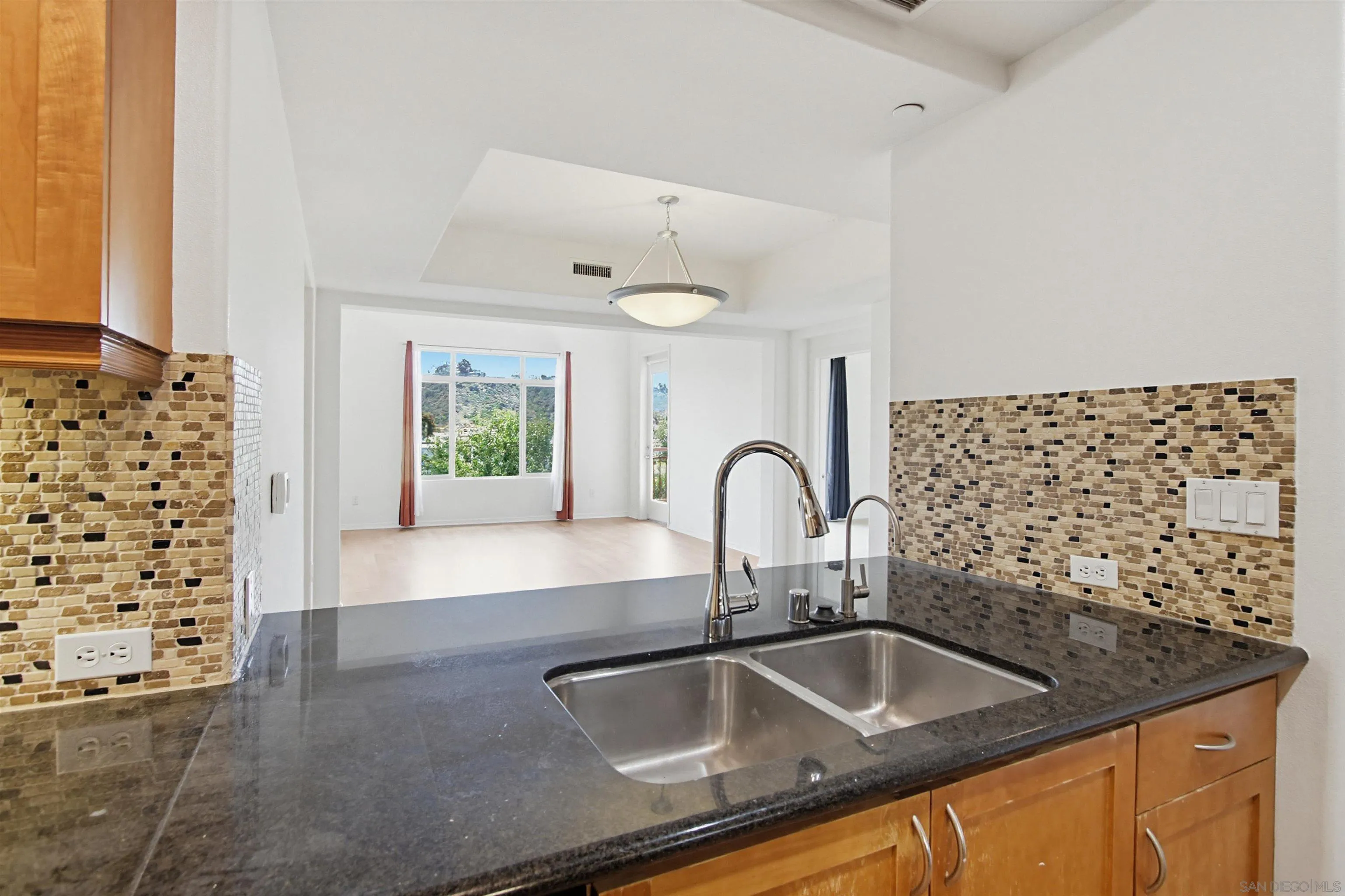 Photo #9: 260013073 Listing: Photo #9