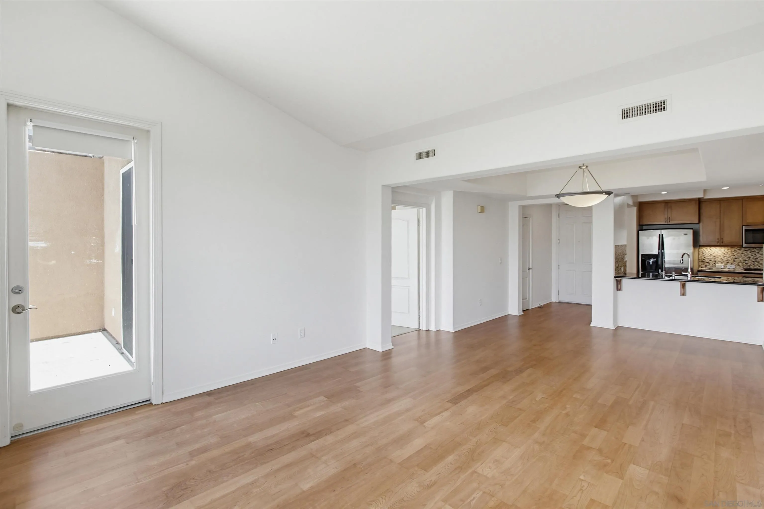 Photo #6: 260013073 Listing: Photo #6