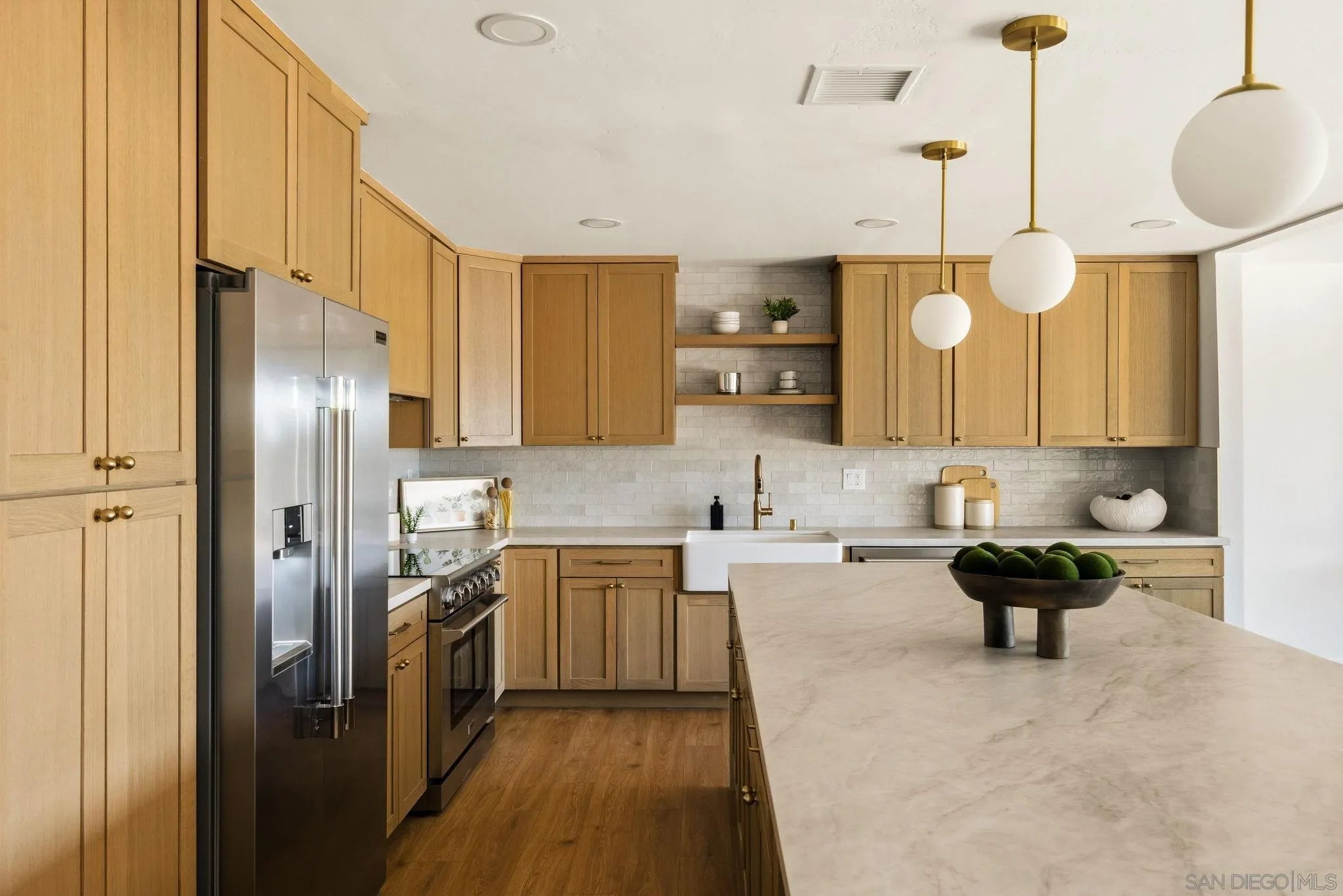 https://cdn.realtyfeed.com/cdn/127/260013075/41dfc5e2ef24eae6f7d386e0b9a671f8.webp