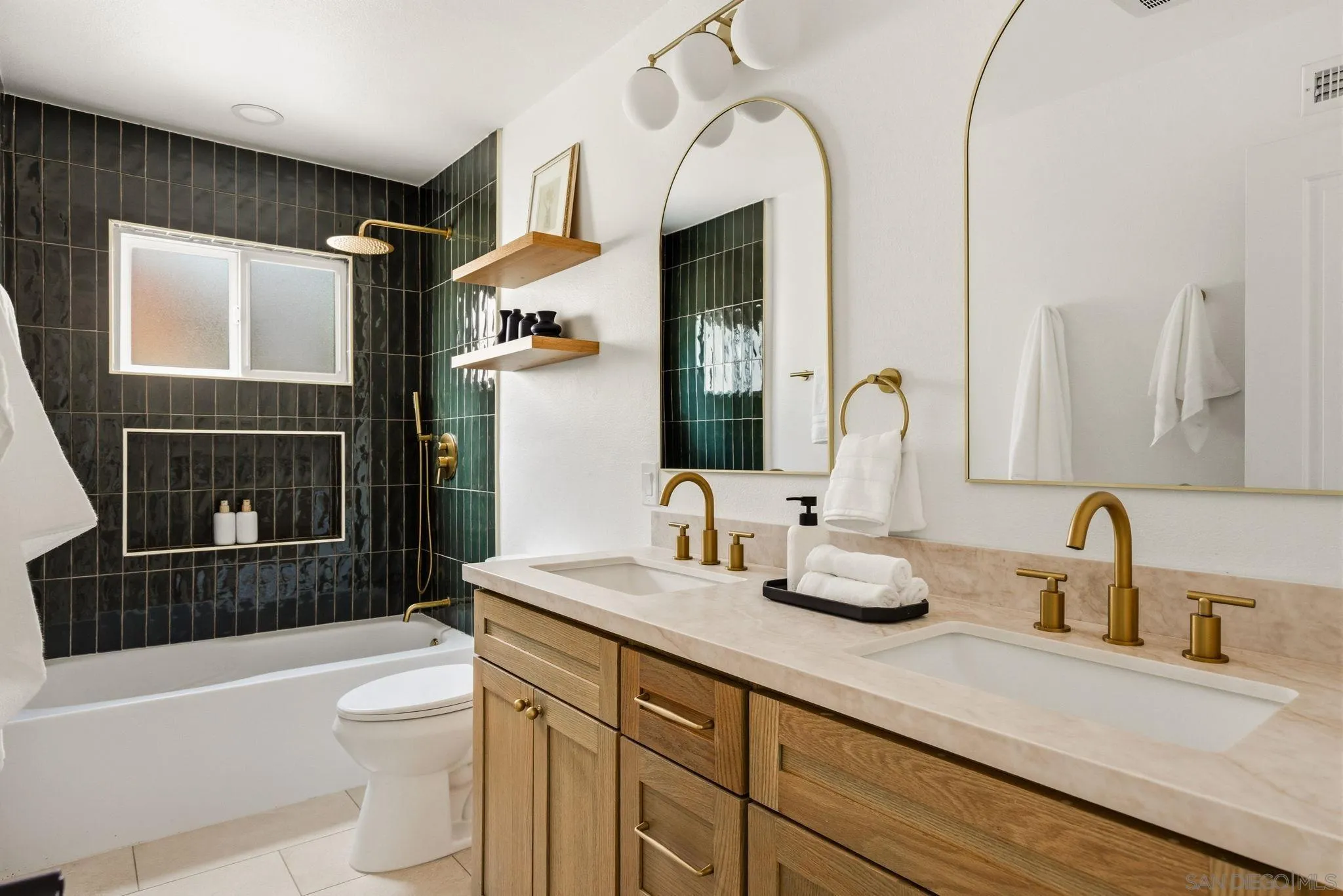 https://cdn.realtyfeed.com/cdn/127/260013075/4d6463c273ddc3fd3a0700ae3c740fd5.webp