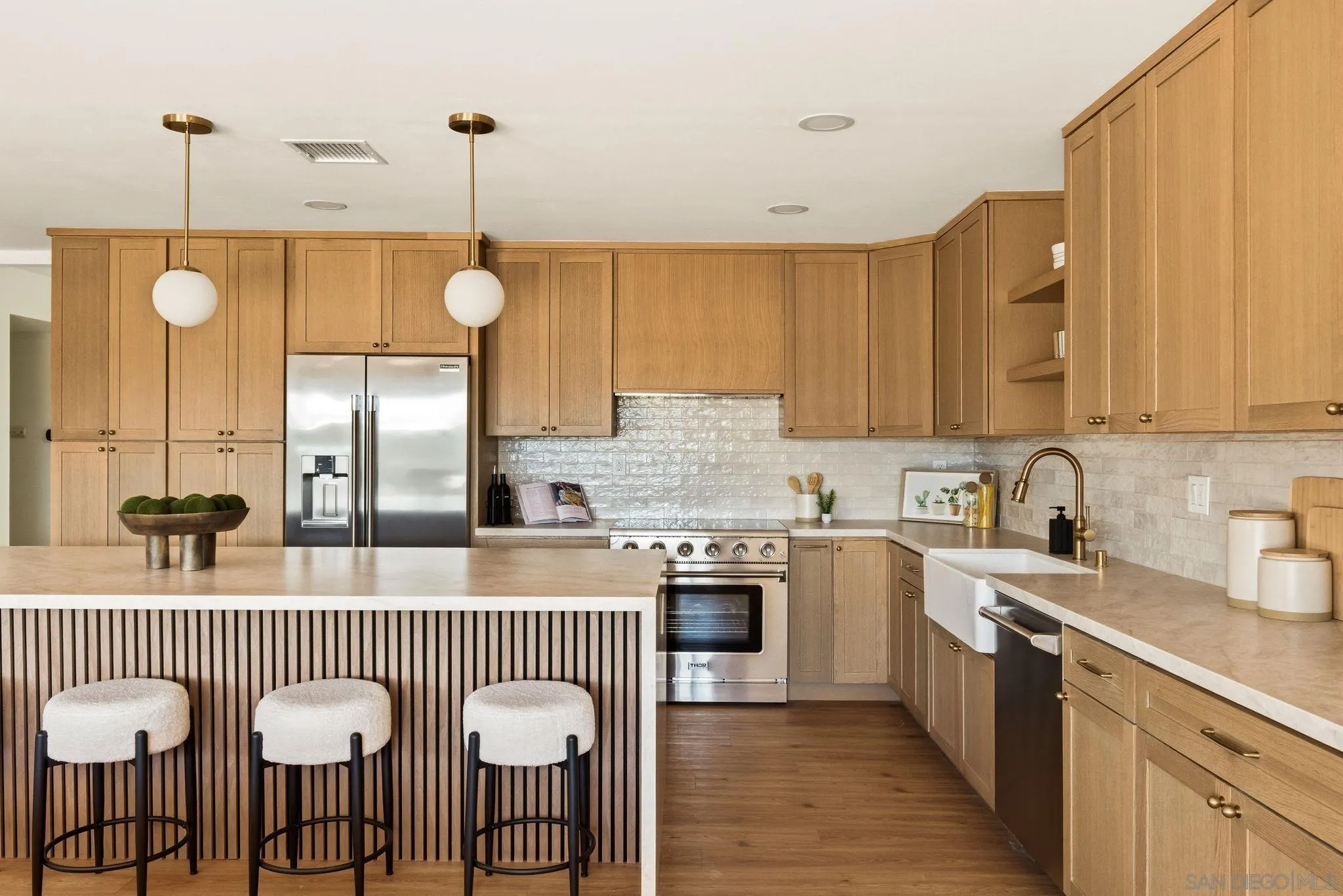 https://cdn.realtyfeed.com/cdn/127/260013075/ad9e789f2c7206fd0e91132654ffb1b0.webp