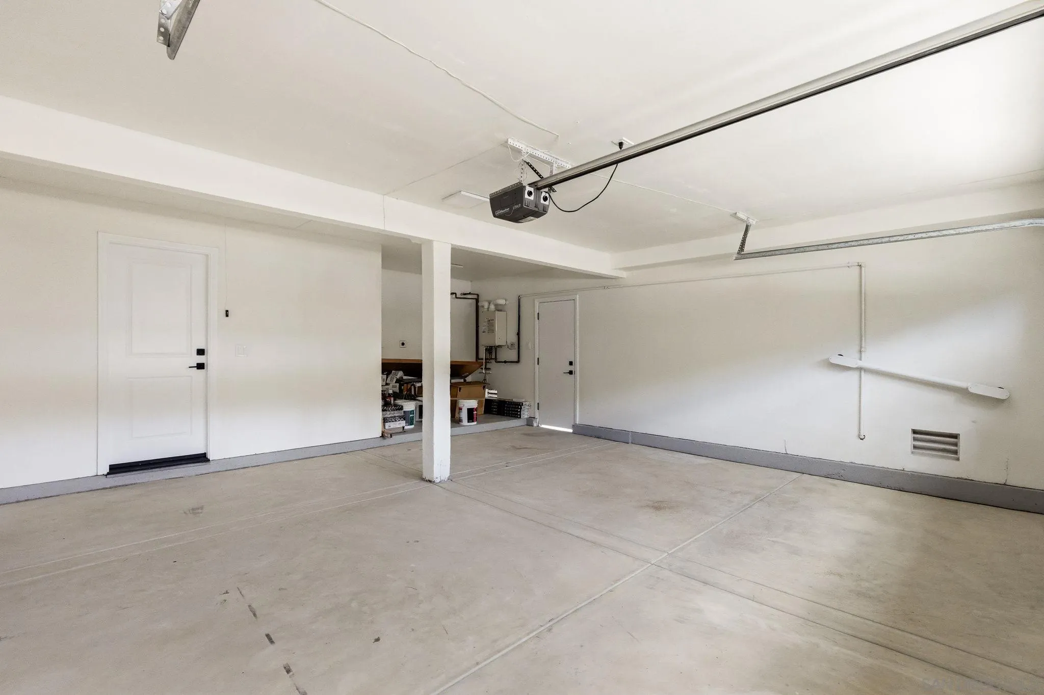 https://cdn.realtyfeed.com/cdn/127/260013075/ddd051218f01266bf75a0a810f0f315b.webp