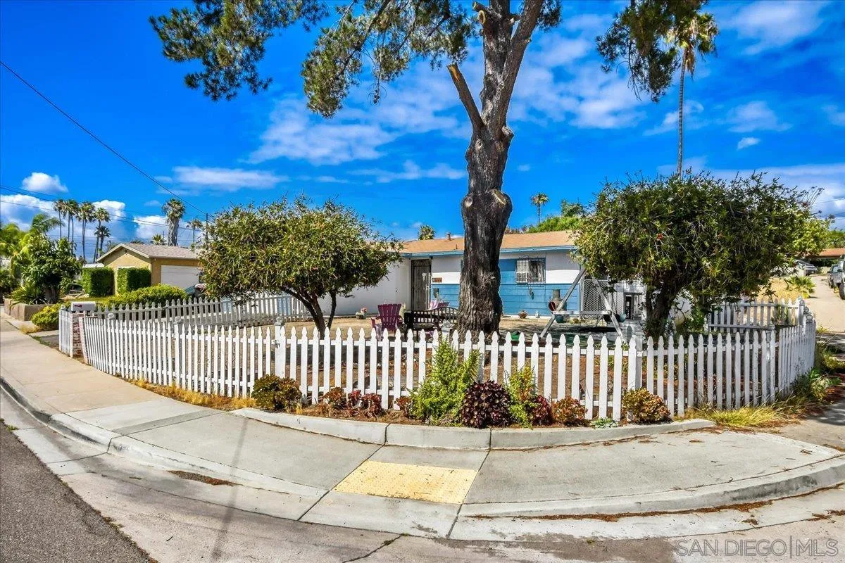 https://cdn.realtyfeed.com/cdn/127/260013085/3c636910c71fd1421228698ddbe4cfc0.webp