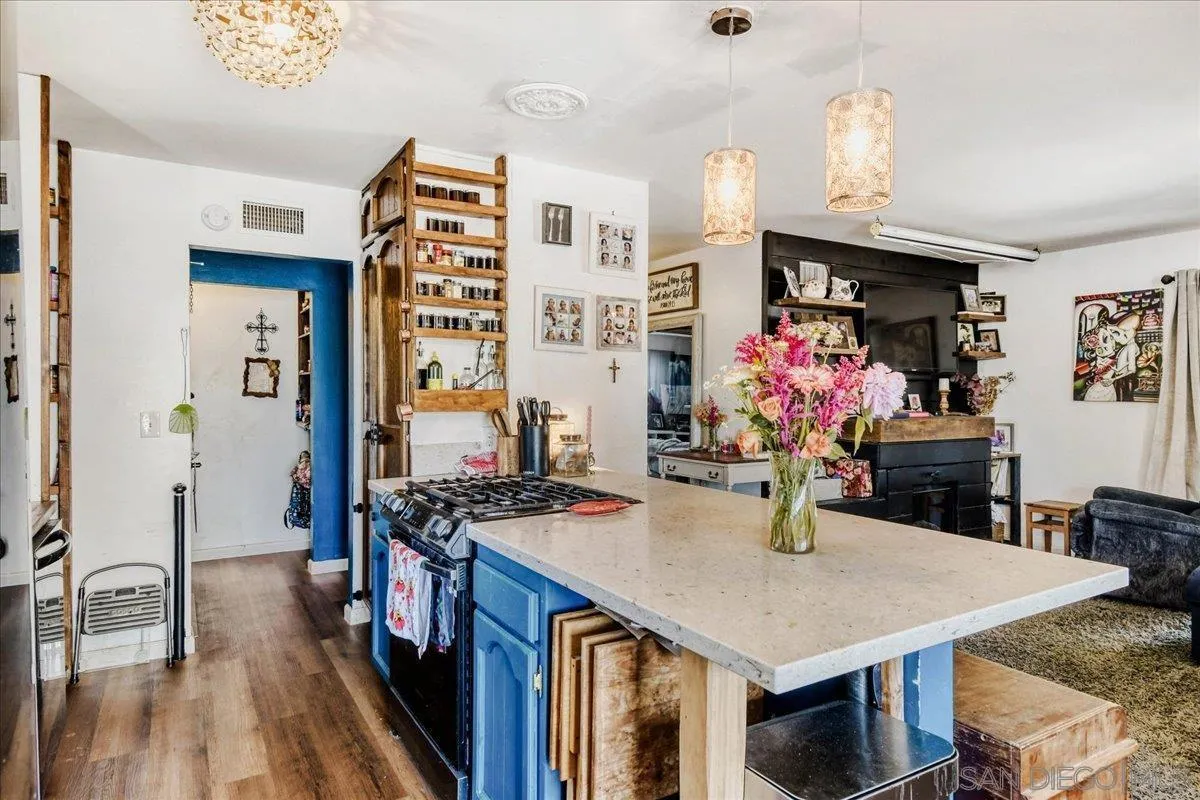 https://cdn.realtyfeed.com/cdn/127/260013085/9de63d186c54adb75928725032462f92.webp