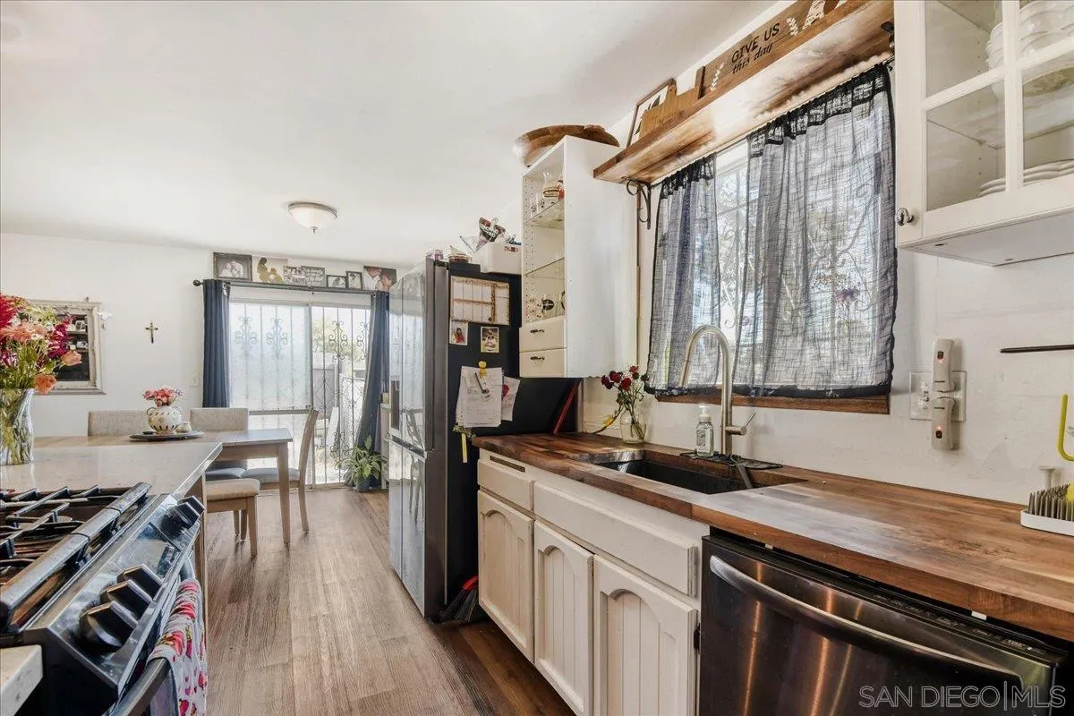 https://cdn.realtyfeed.com/cdn/127/260013085/d17d7f3b73de5eecd1120fcb047ead6b.webp