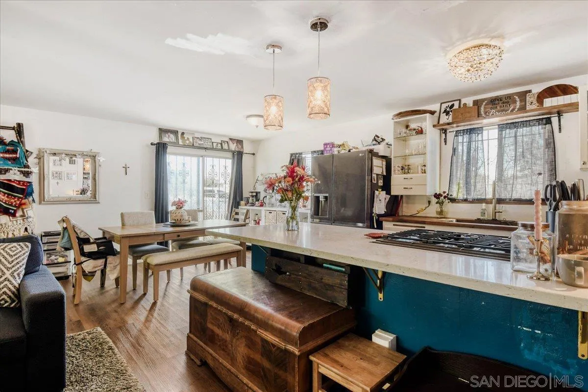 https://cdn.realtyfeed.com/cdn/127/260013085/df7cca7ede7b0e79c962f415522e8874.webp