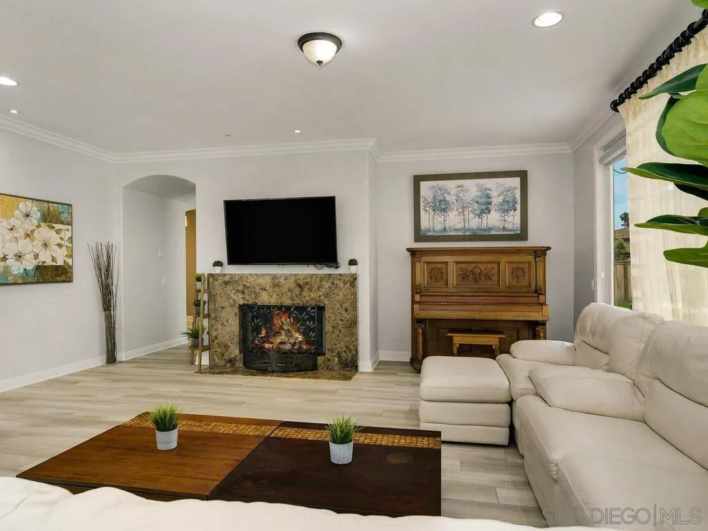 https://cdn.realtyfeed.com/cdn/127/260013088/460708683f79724391662716d6065d85.webp