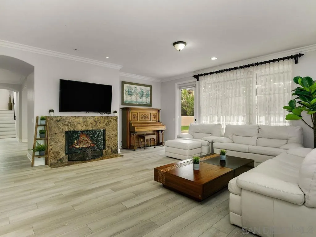 https://cdn.realtyfeed.com/cdn/127/260013088/ed4044a5b5edeccbbbd53fb873d58ca3.webp