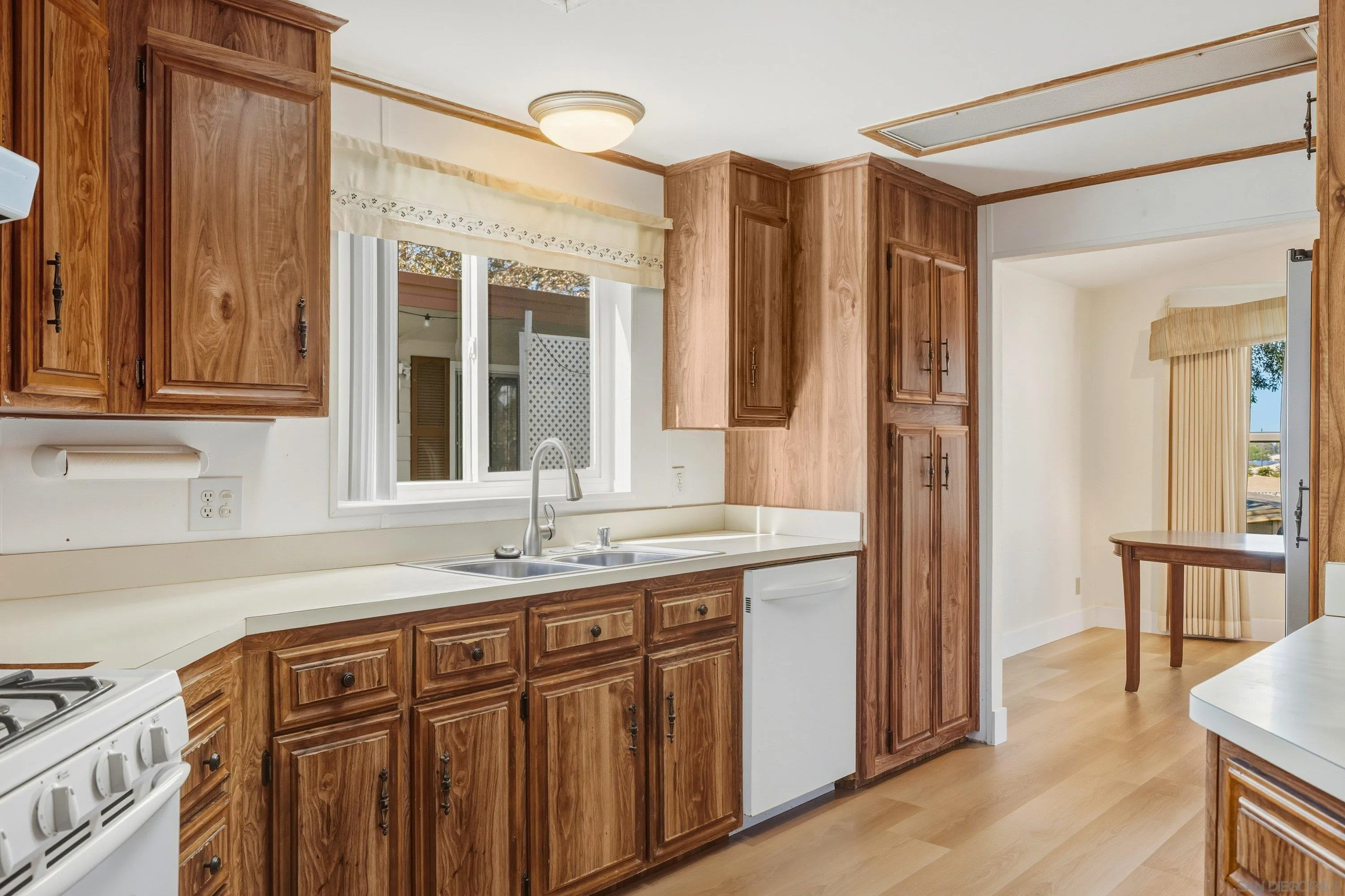 https://cdn.realtyfeed.com/cdn/127/260013094/0b1ed24f3980603b3f574bb7db5d4e5d.webp